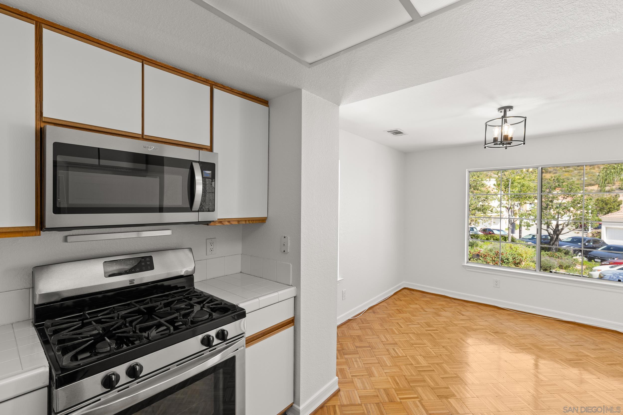 Detail Gallery Image 11 of 27 For 12010  Calle De Montana  #301,  El Cajon,  CA 92019 - 2 Beds | 1 Baths