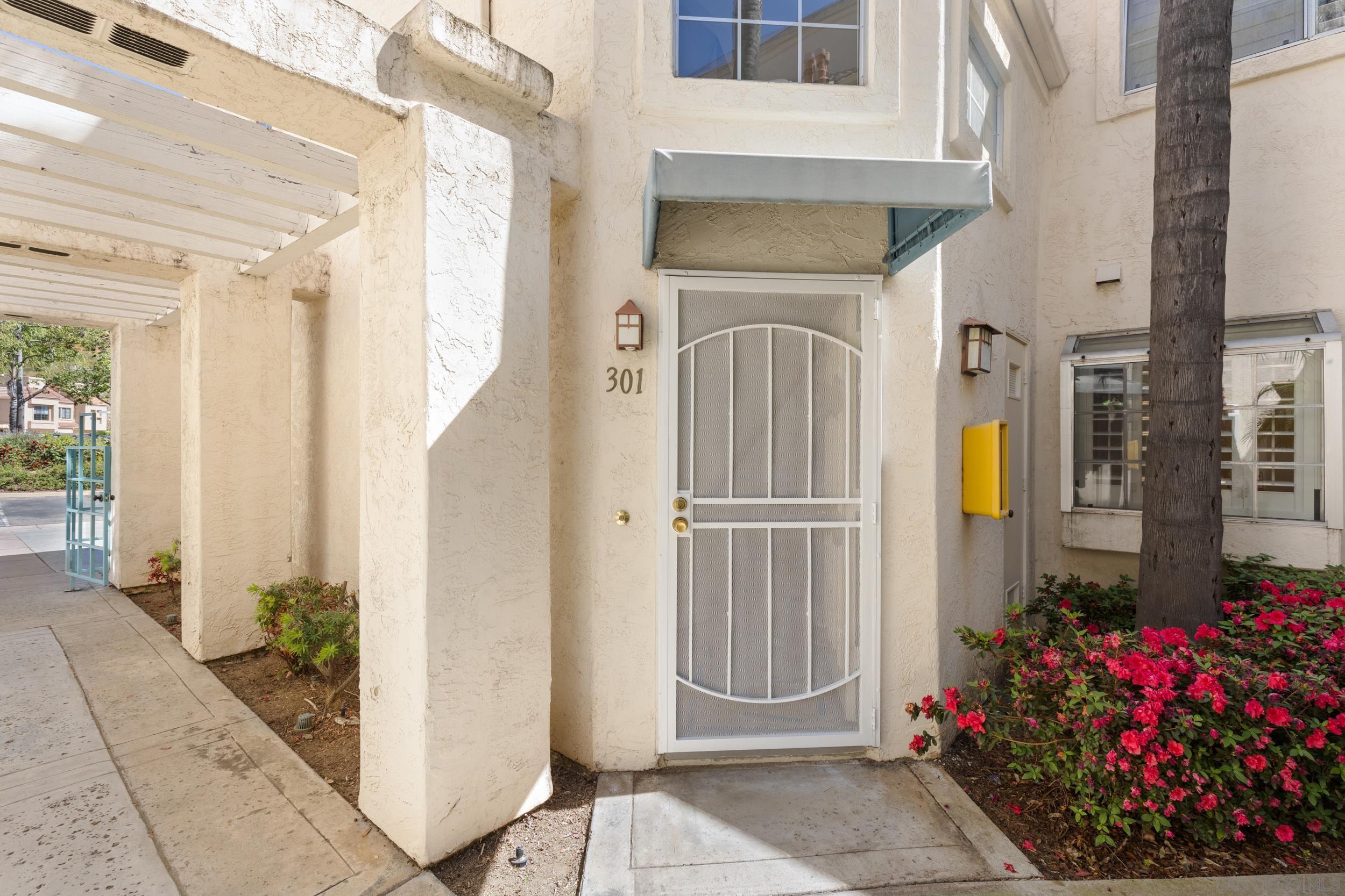 Detail Gallery Image 3 of 27 For 12010  Calle De Montana  #301,  El Cajon,  CA 92019 - 2 Beds | 1 Baths