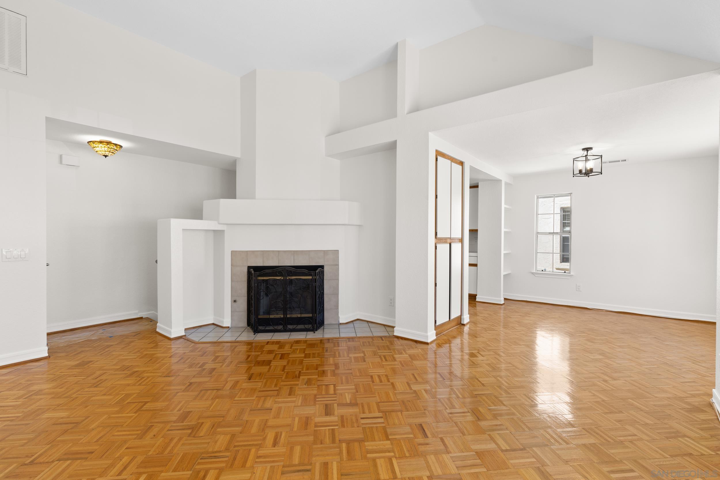 Detail Gallery Image 5 of 27 For 12010  Calle De Montana  #301,  El Cajon,  CA 92019 - 2 Beds | 1 Baths