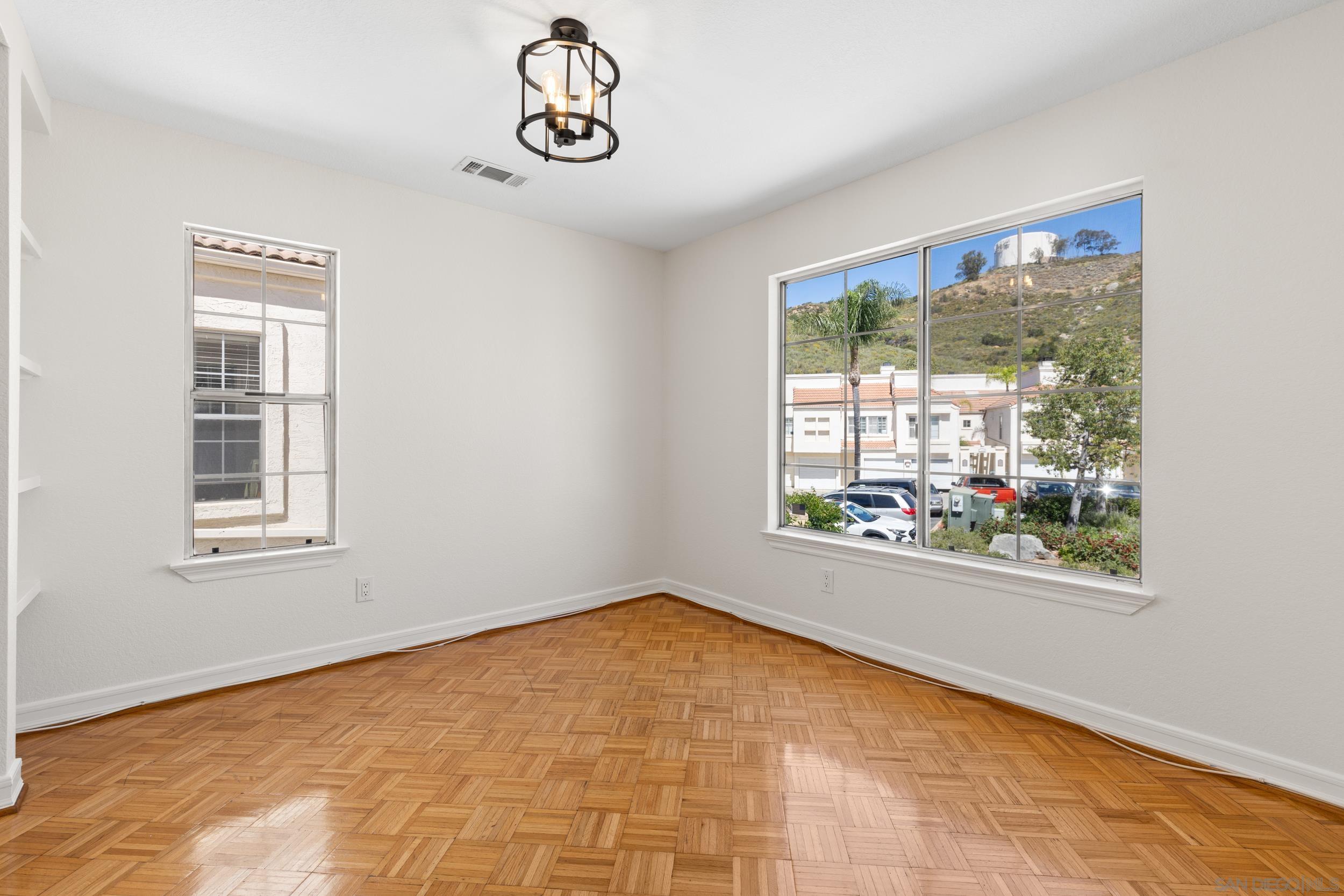 Detail Gallery Image 6 of 27 For 12010  Calle De Montana  #301,  El Cajon,  CA 92019 - 2 Beds | 1 Baths