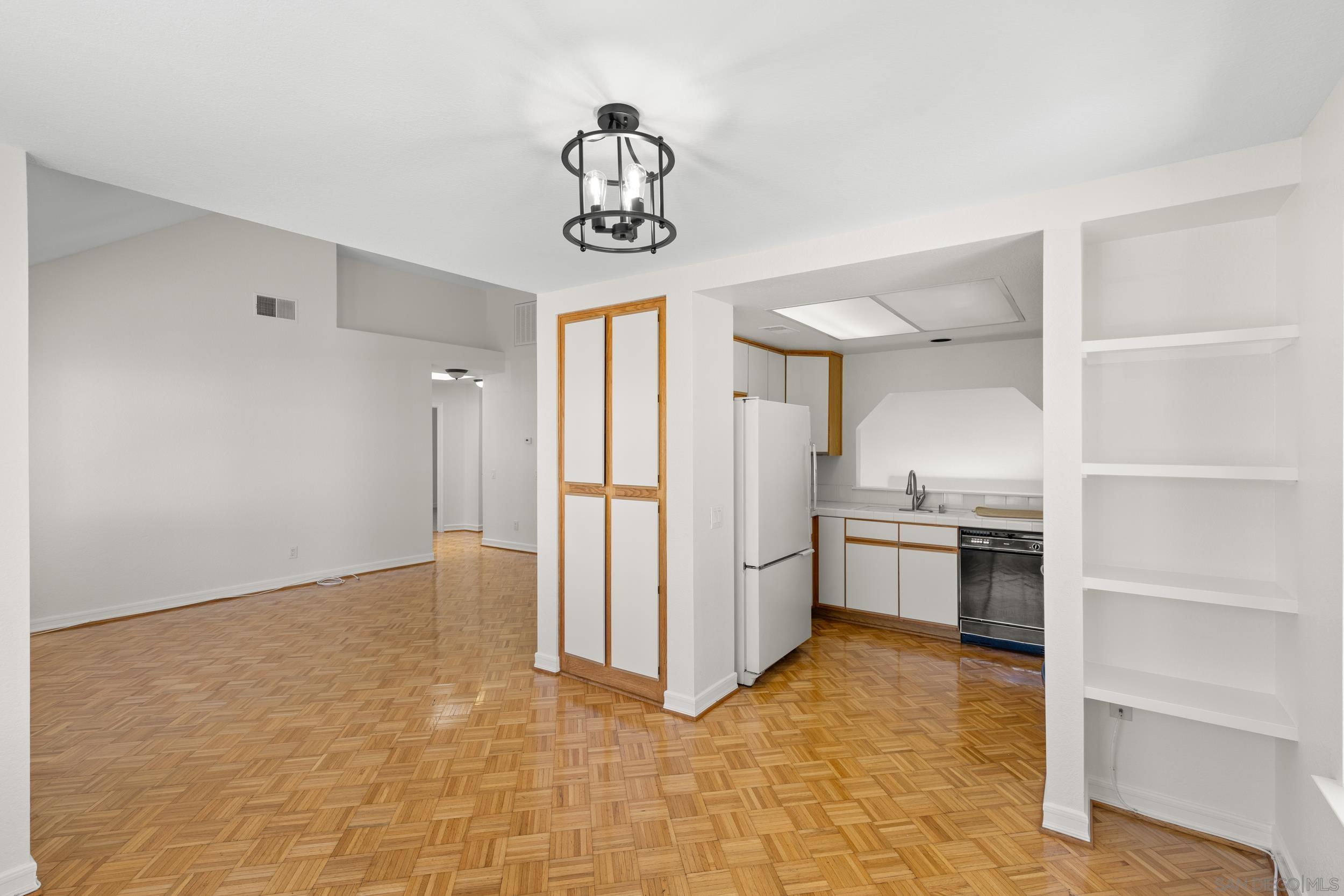 Detail Gallery Image 8 of 27 For 12010  Calle De Montana  #301,  El Cajon,  CA 92019 - 2 Beds | 1 Baths