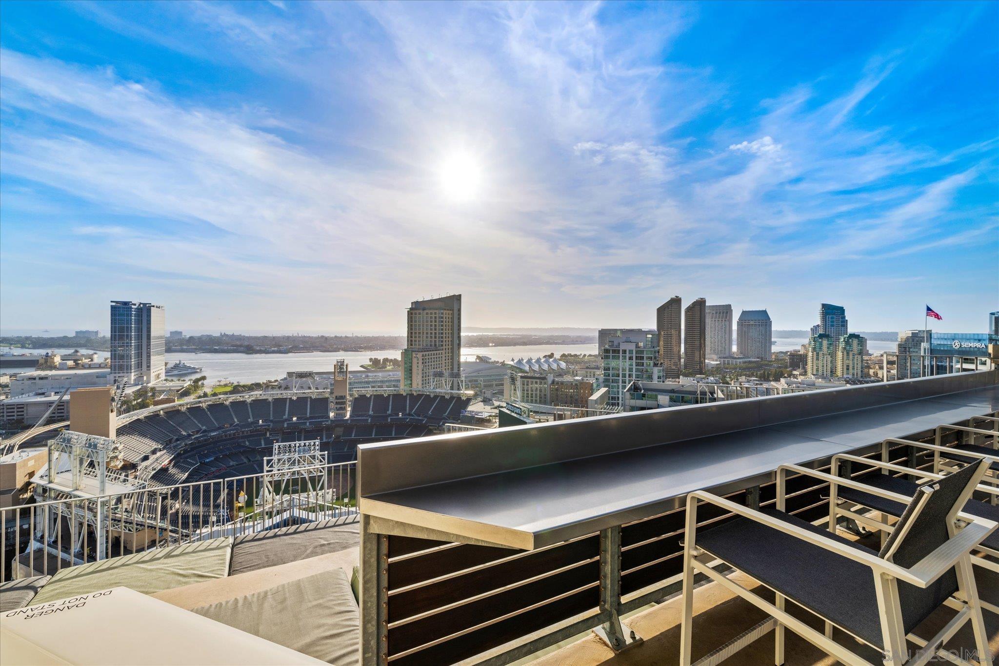 Detail Gallery Image 3 of 31 For 321  10th Ave  #207,  San Diego,  CA 92101 - 1 Beds | 1/1 Baths