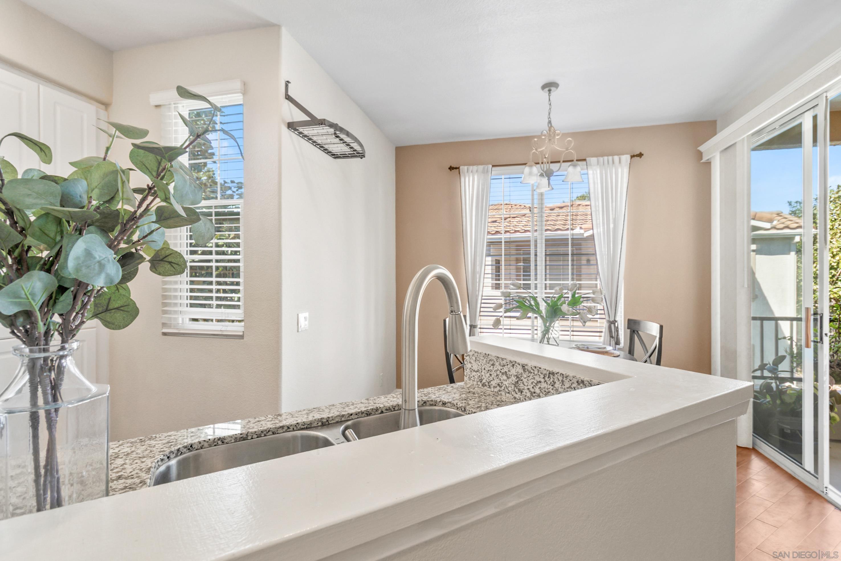 Detail Gallery Image 4 of 17 For 10766  Sabre Hill  258, San Diego,  CA 92128 - 2 Beds | 2 Baths