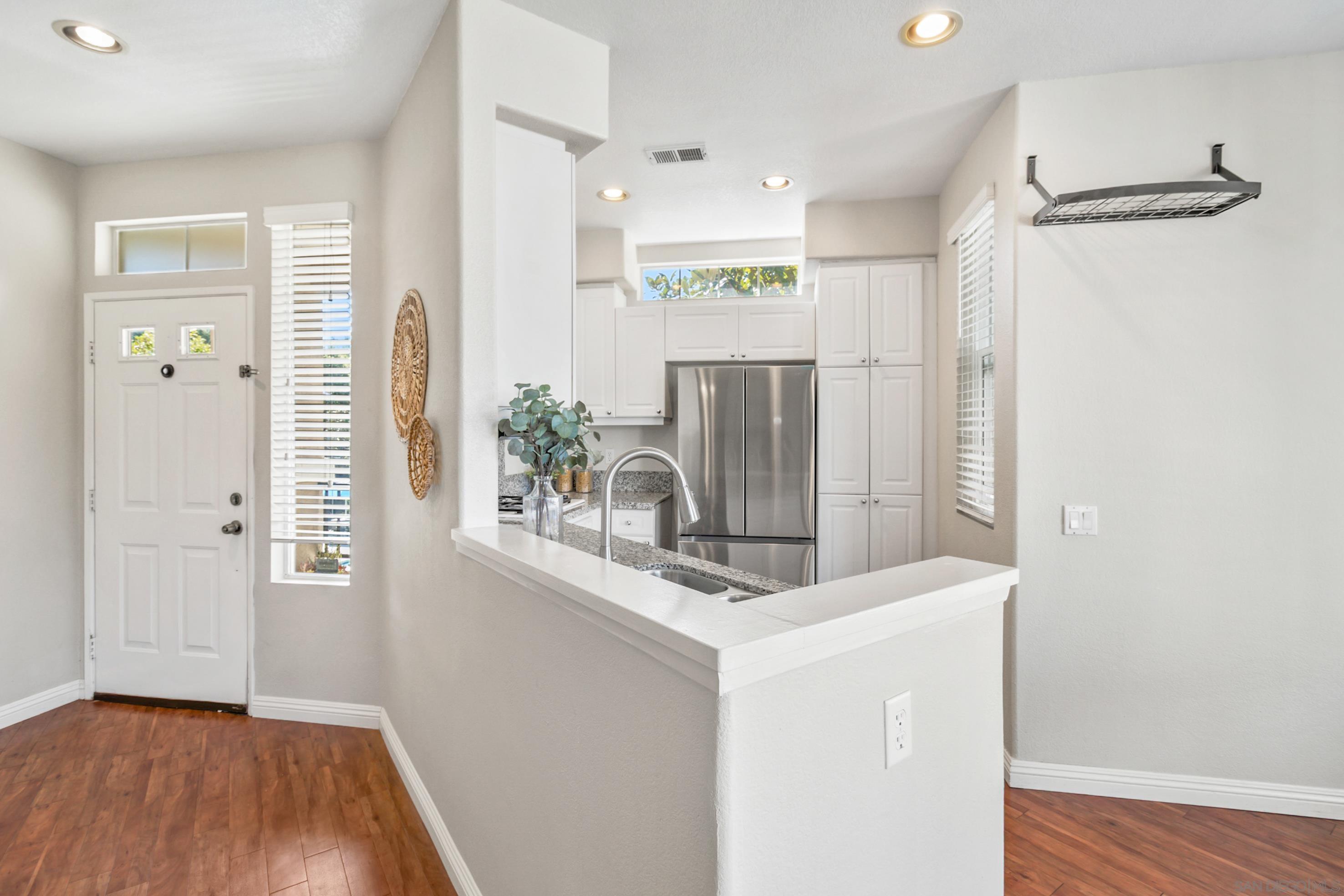 Detail Gallery Image 5 of 17 For 10766  Sabre Hill  258, San Diego,  CA 92128 - 2 Beds | 2 Baths