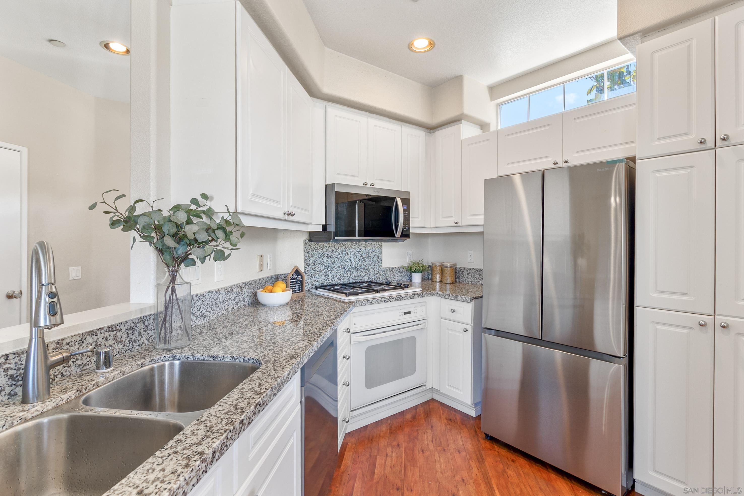 Detail Gallery Image 7 of 17 For 10766  Sabre Hill  258, San Diego,  CA 92128 - 2 Beds | 2 Baths
