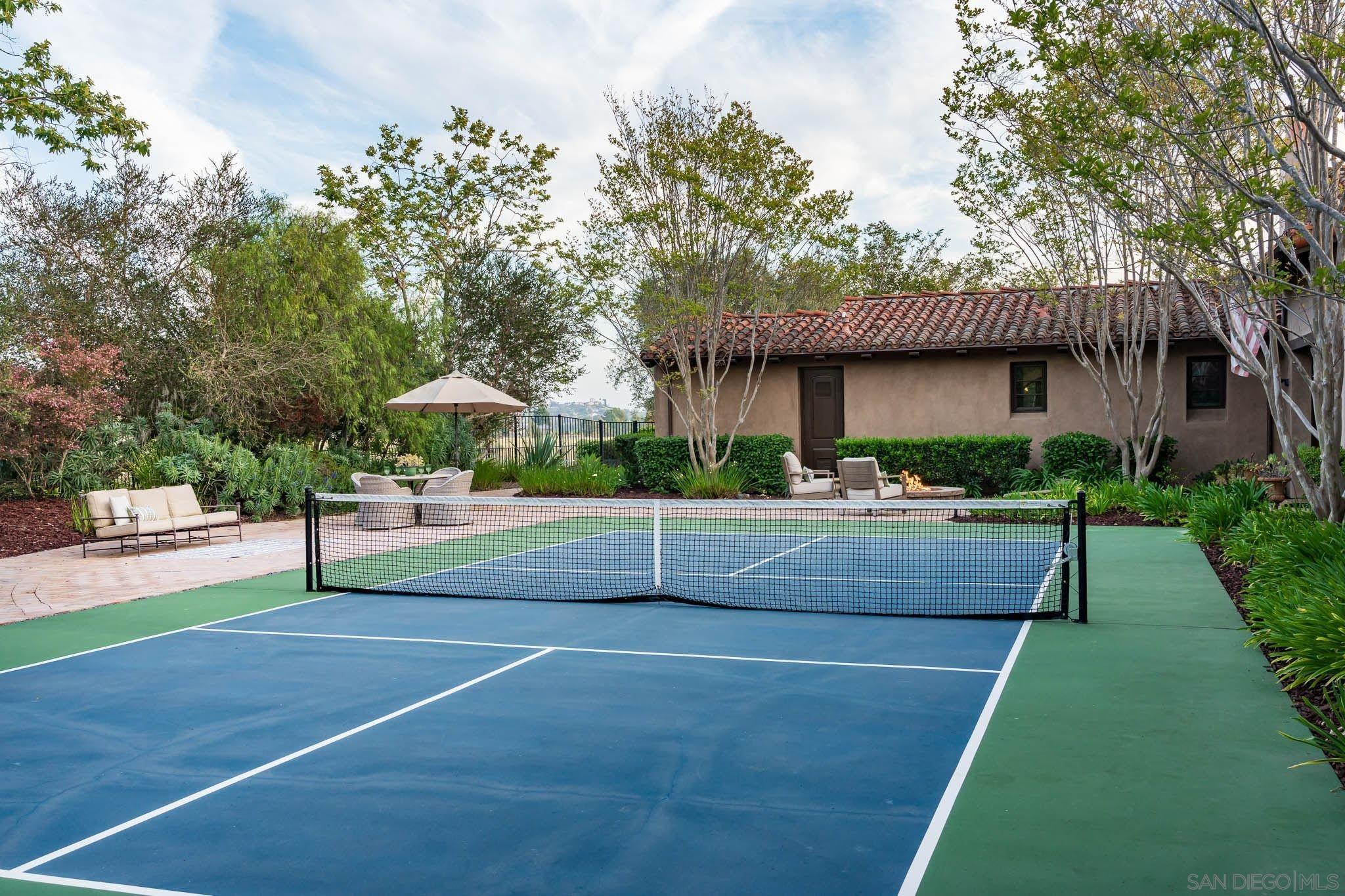 Detail Gallery Image 2 of 27 For 8173  Doug Hill, San Diego,  CA 92127 - 6 Beds | 6/1 Baths