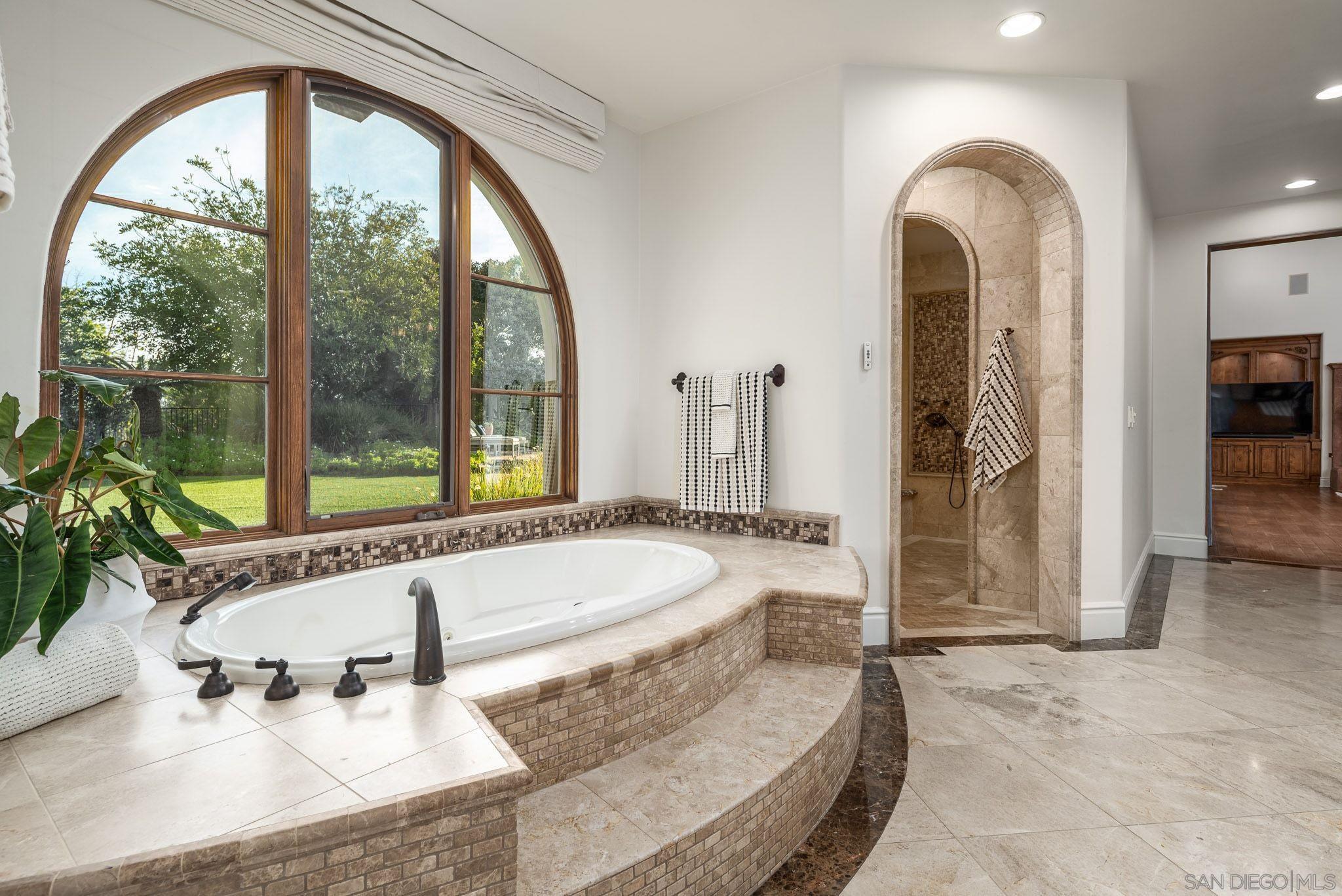 Detail Gallery Image 16 of 27 For 8173  Doug Hill, San Diego,  CA 92127 - 6 Beds | 6/1 Baths