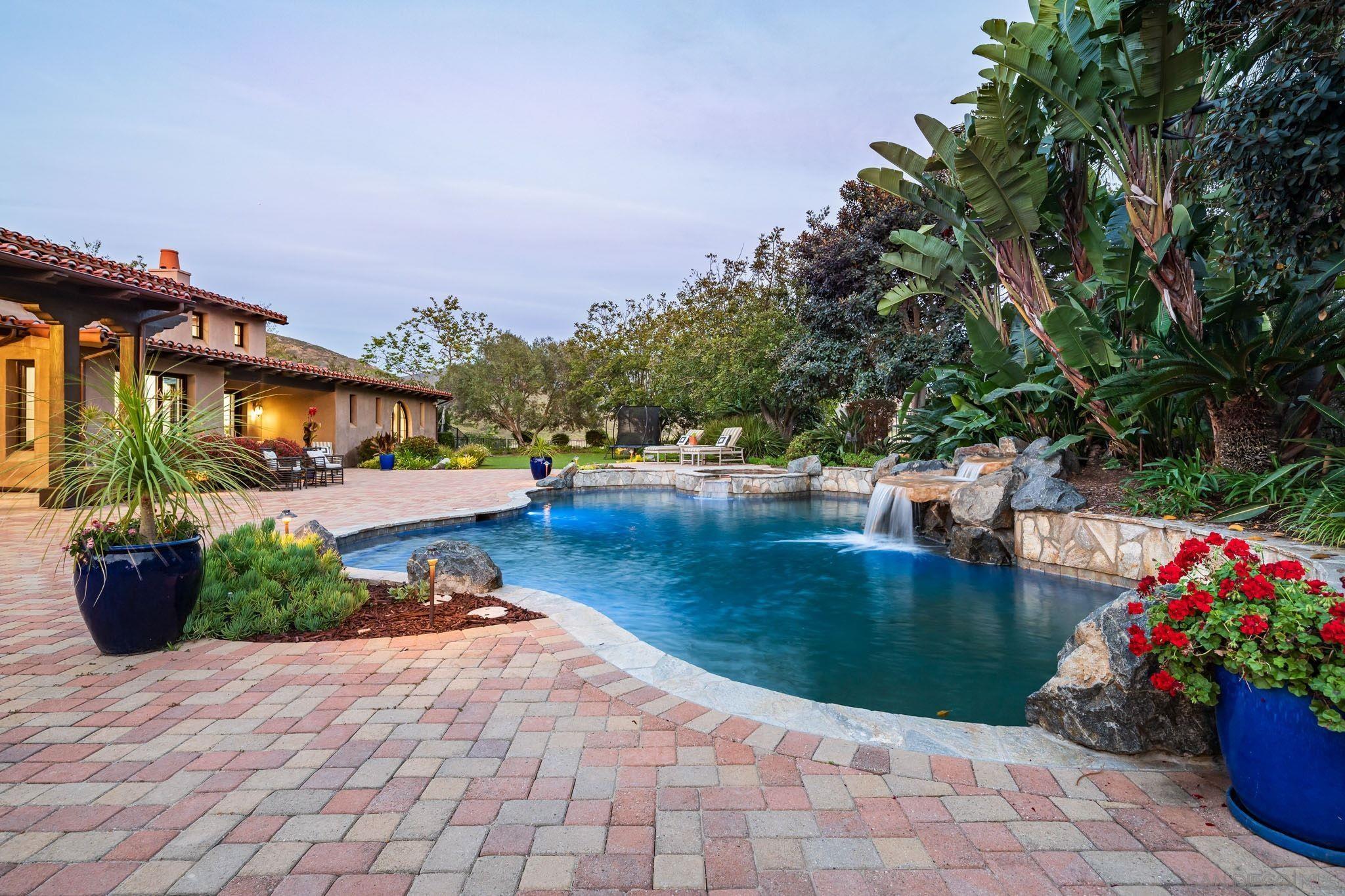 Detail Gallery Image 20 of 27 For 8173  Doug Hill, San Diego,  CA 92127 - 6 Beds | 6/1 Baths