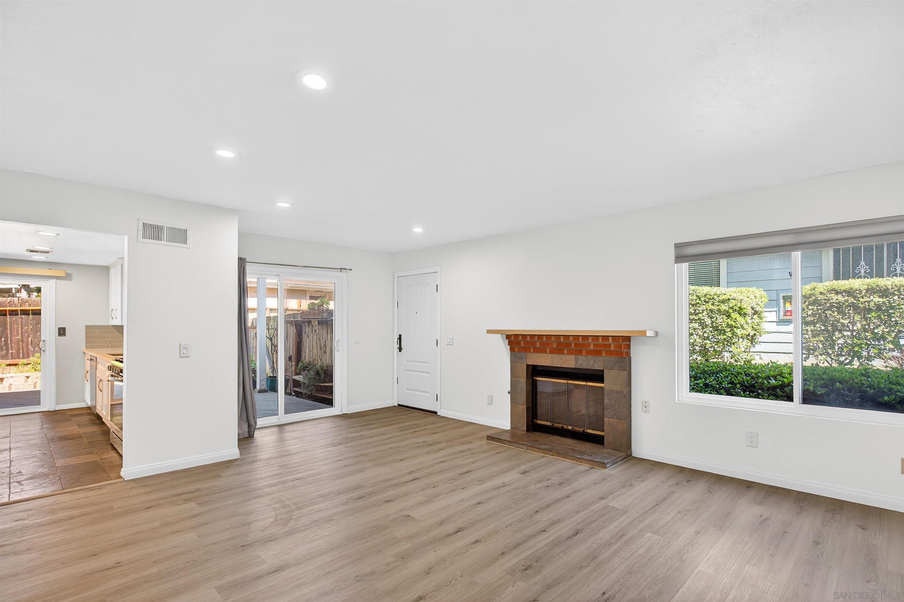Detail Gallery Image 2 of 49 For 4444  Benfield Ct  #29,  San Diego,  CA 92113 - 3 Beds | 2/1 Baths