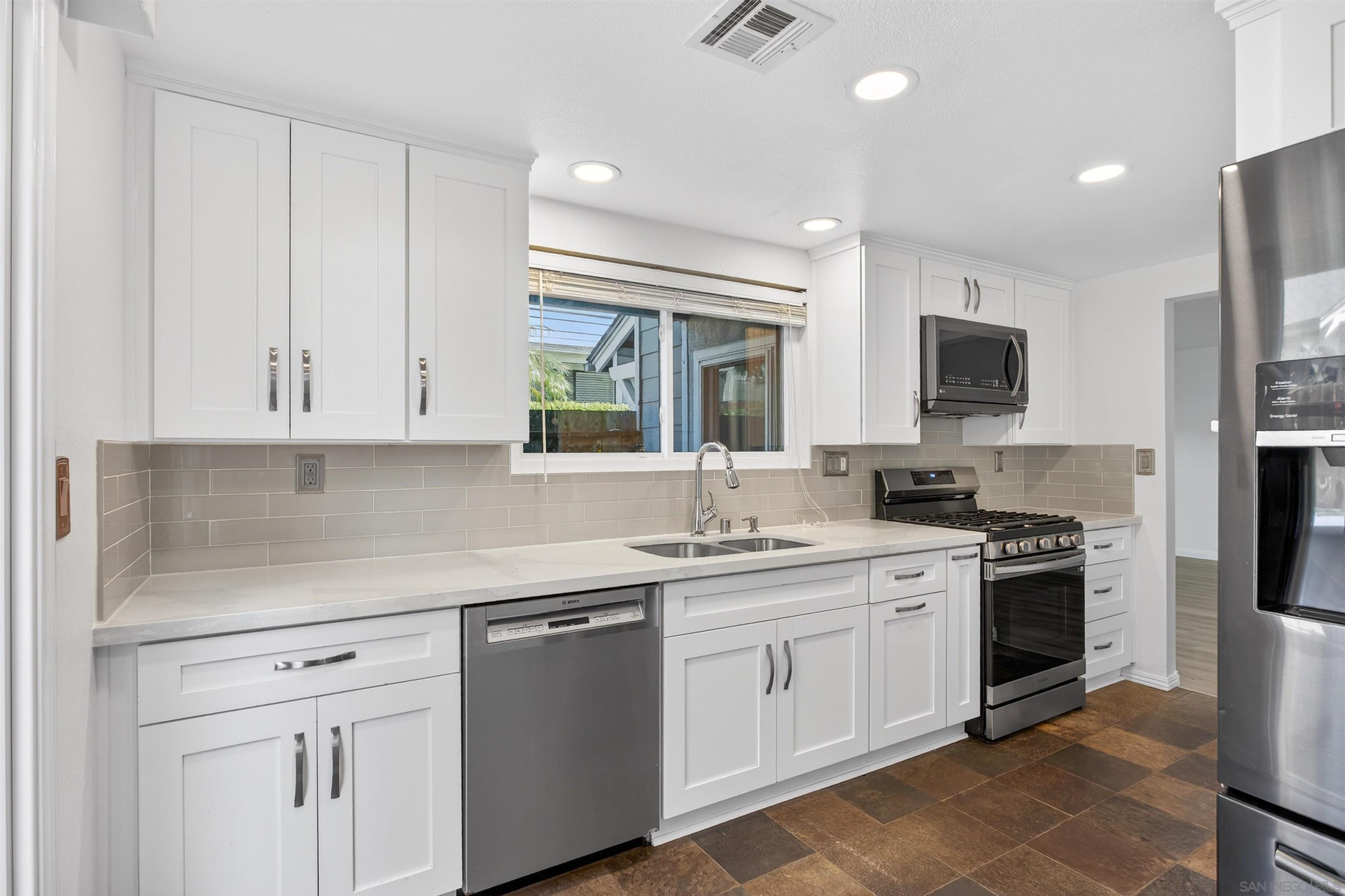 Detail Gallery Image 12 of 49 For 4444  Benfield Ct  #29,  San Diego,  CA 92113 - 3 Beds | 2/1 Baths