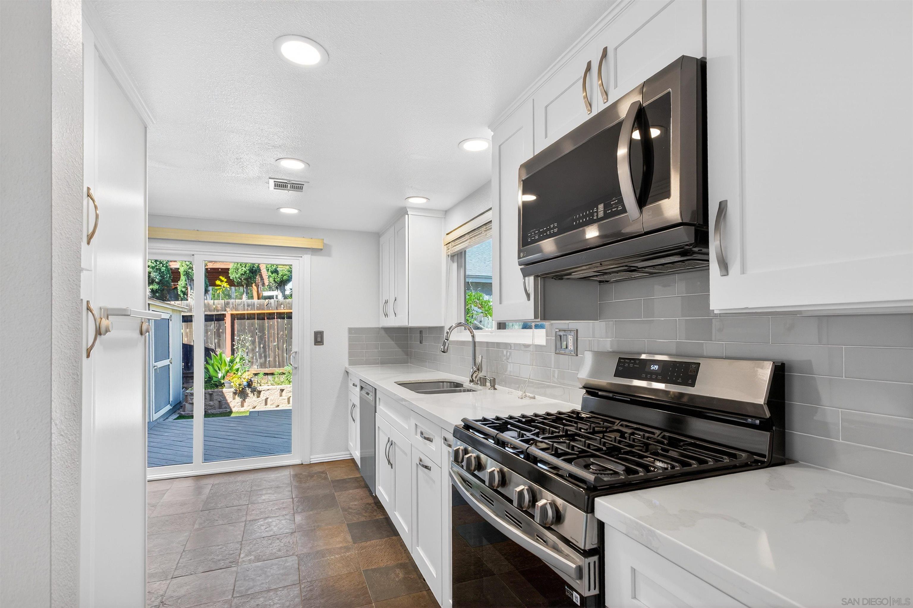 Detail Gallery Image 14 of 49 For 4444  Benfield Ct  #29,  San Diego,  CA 92113 - 3 Beds | 2/1 Baths