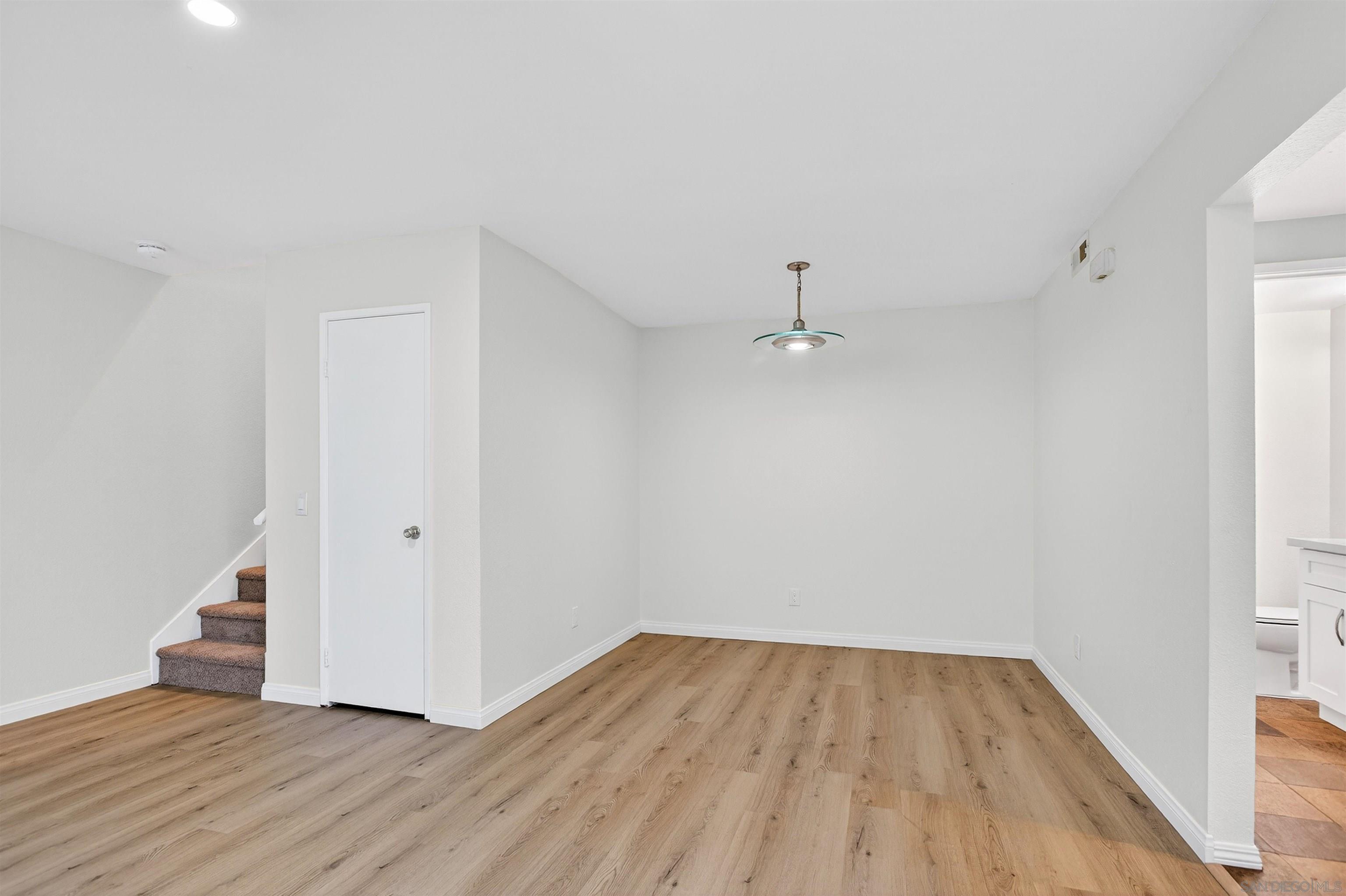 Detail Gallery Image 5 of 49 For 4444  Benfield Ct  #29,  San Diego,  CA 92113 - 3 Beds | 2/1 Baths