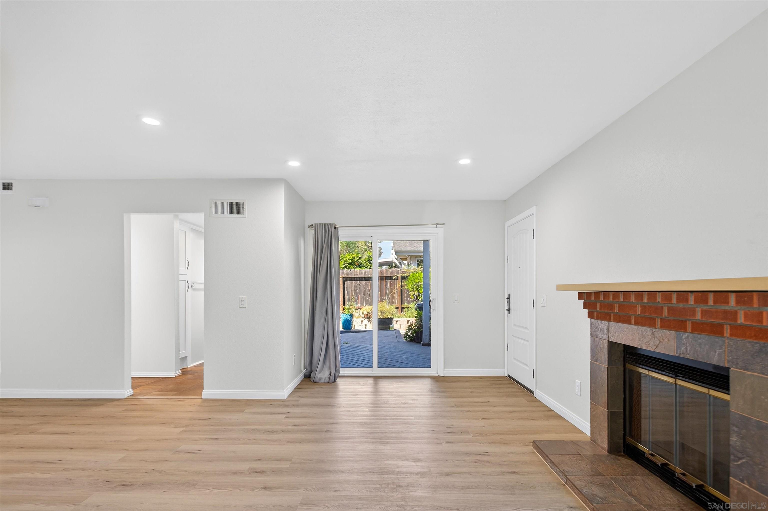 Detail Gallery Image 8 of 49 For 4444  Benfield Ct  #29,  San Diego,  CA 92113 - 3 Beds | 2/1 Baths