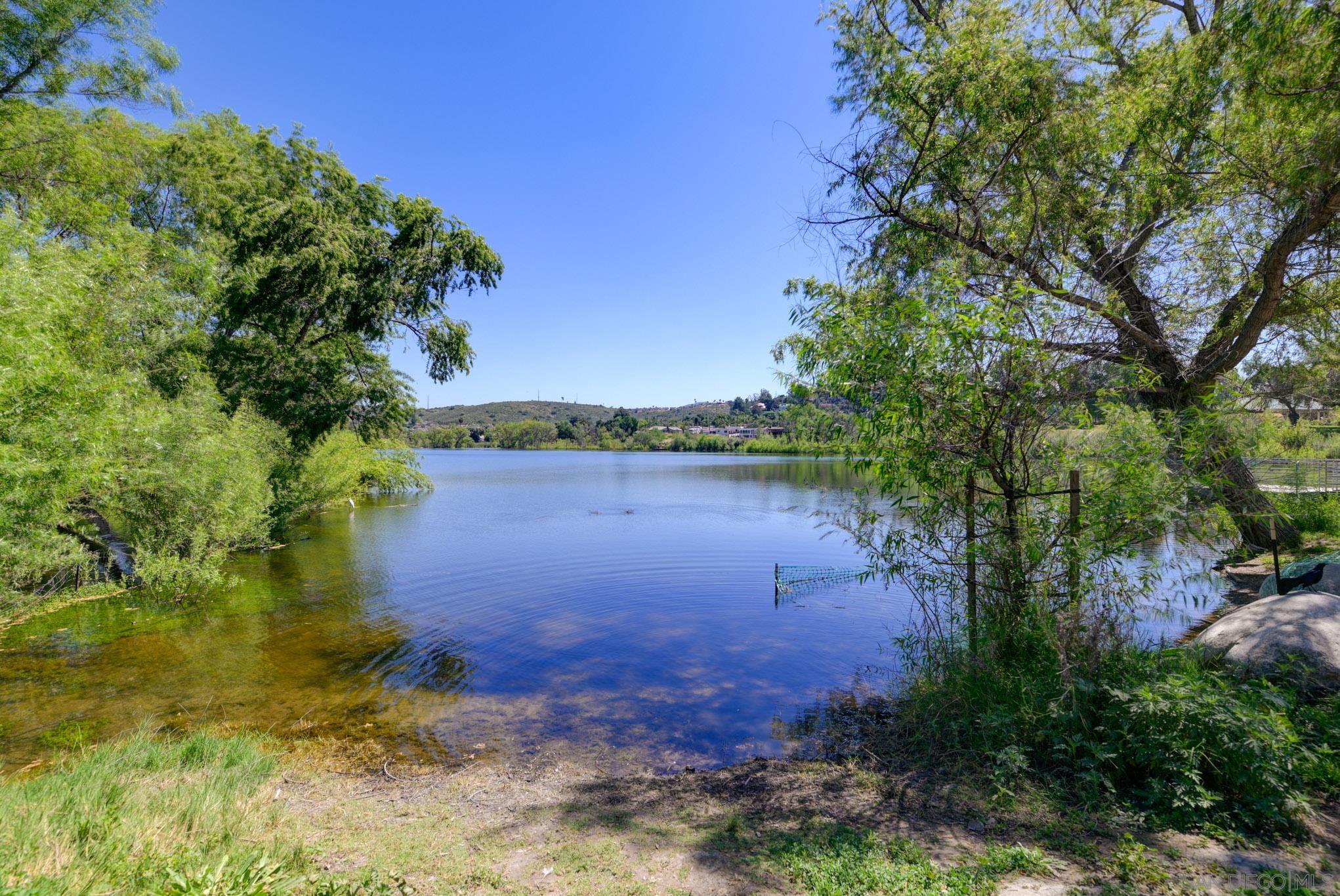 Detail Gallery Image 14 of 15 For 12738  Lakeshore Drive, Lakeside,  CA 92040 - 3 Beds | 2/1 Baths