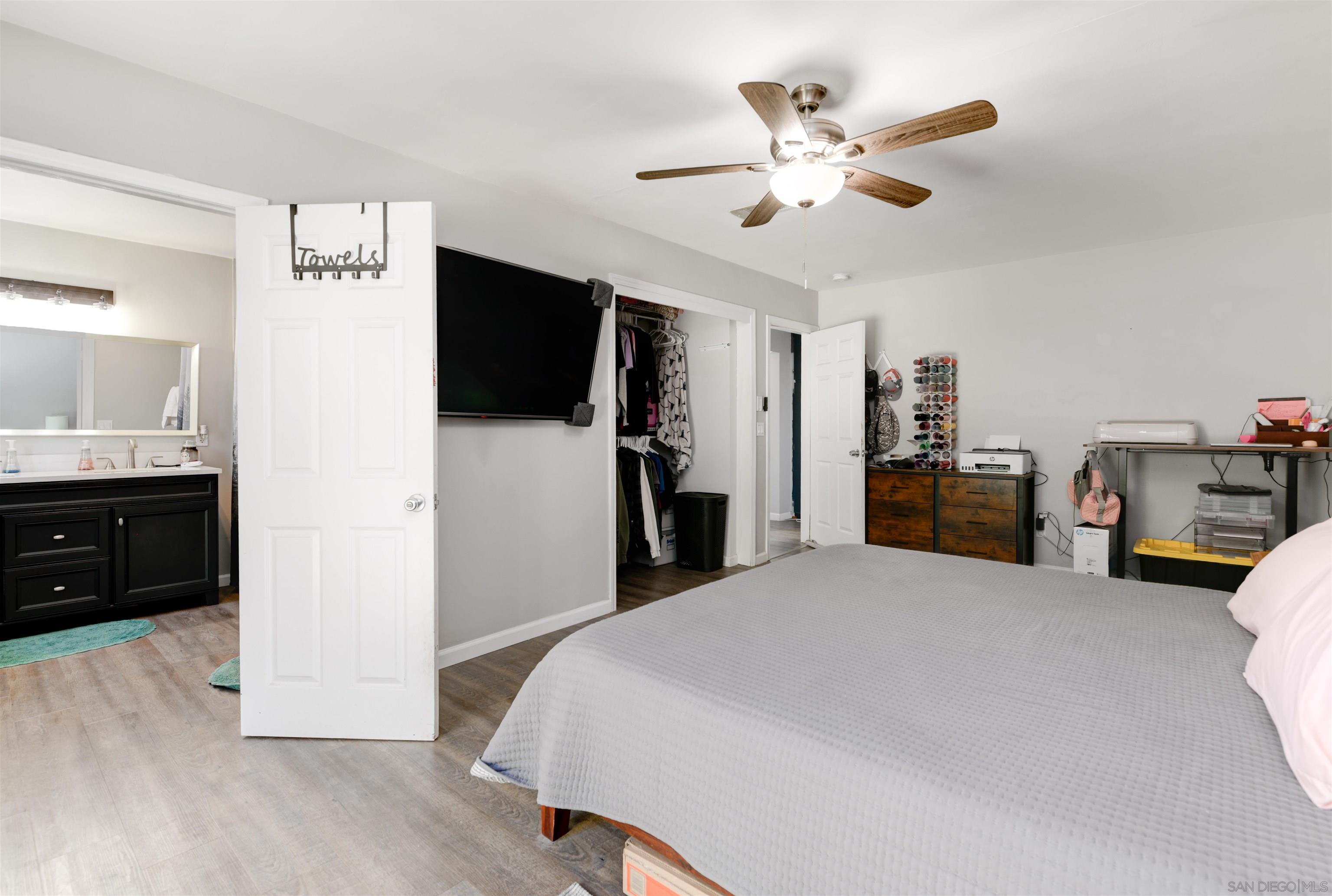 Detail Gallery Image 4 of 15 For 12738  Lakeshore Drive, Lakeside,  CA 92040 - 3 Beds | 2/1 Baths