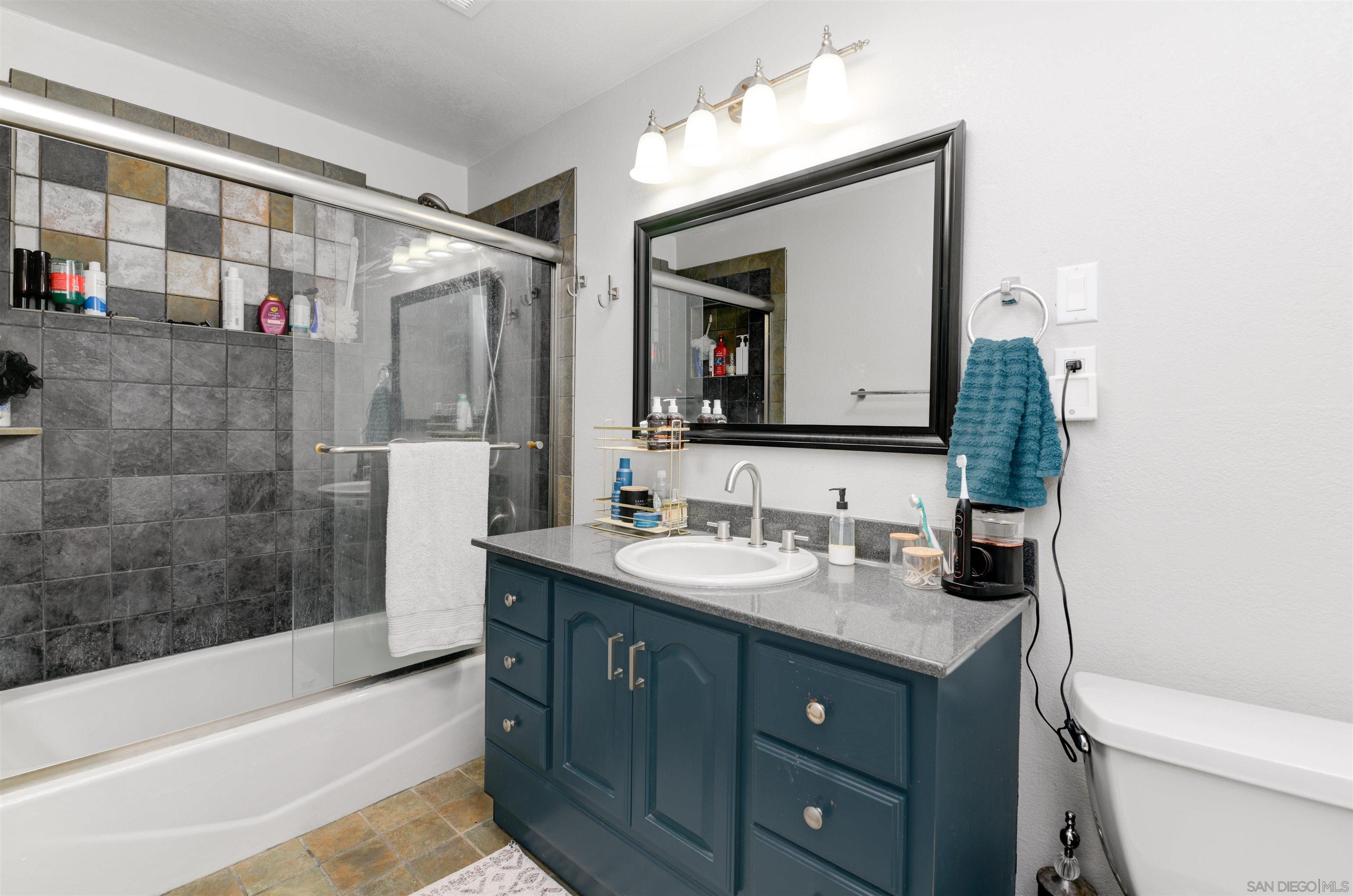 Detail Gallery Image 7 of 15 For 12738  Lakeshore Drive, Lakeside,  CA 92040 - 3 Beds | 2/1 Baths