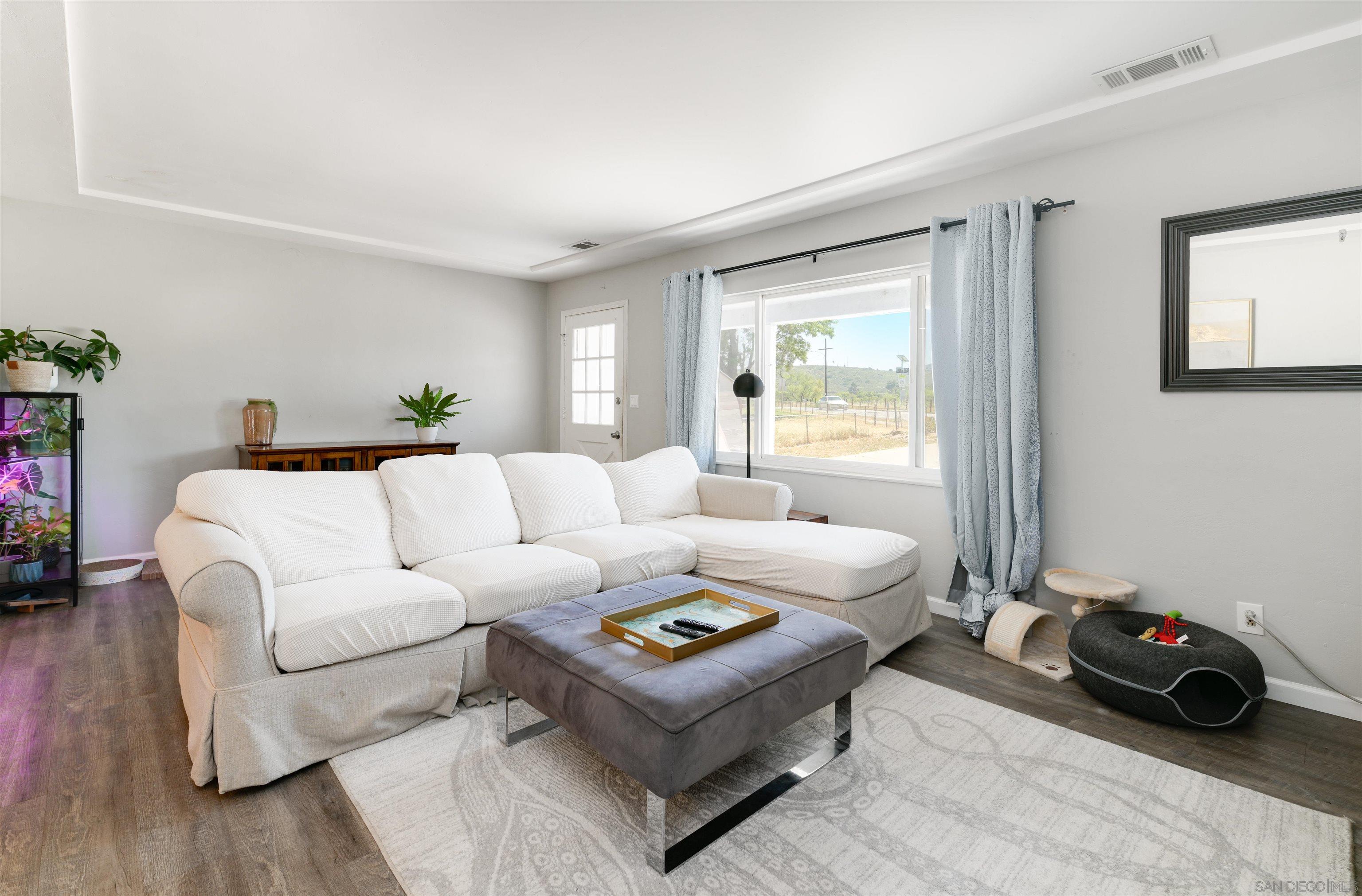 Detail Gallery Image 8 of 15 For 12738  Lakeshore Drive, Lakeside,  CA 92040 - 3 Beds | 2/1 Baths