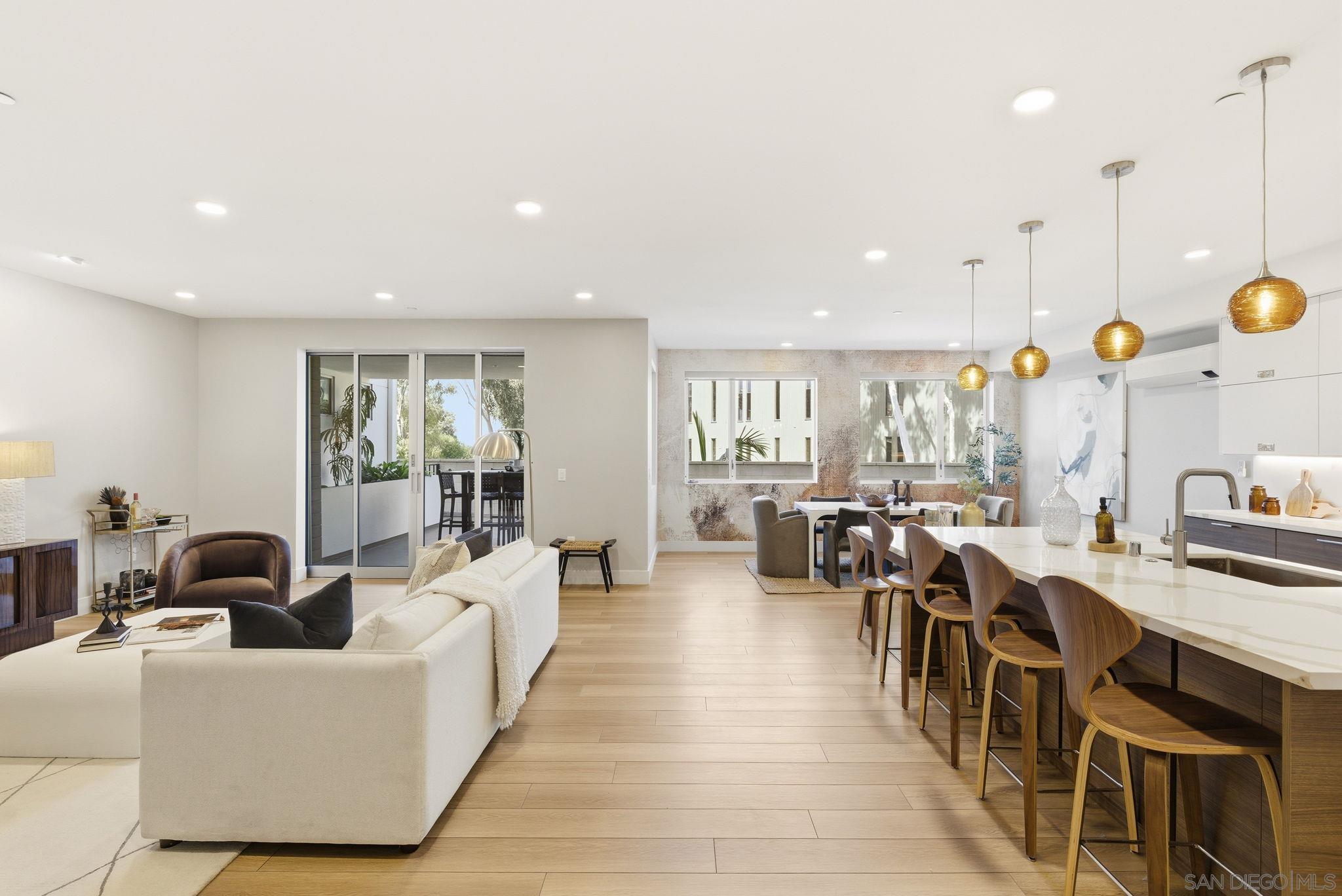 Detail Gallery Image 4 of 44 For 2501  State Street  #205,  Carlsbad,  CA 92008 - 2 Beds | 2/1 Baths