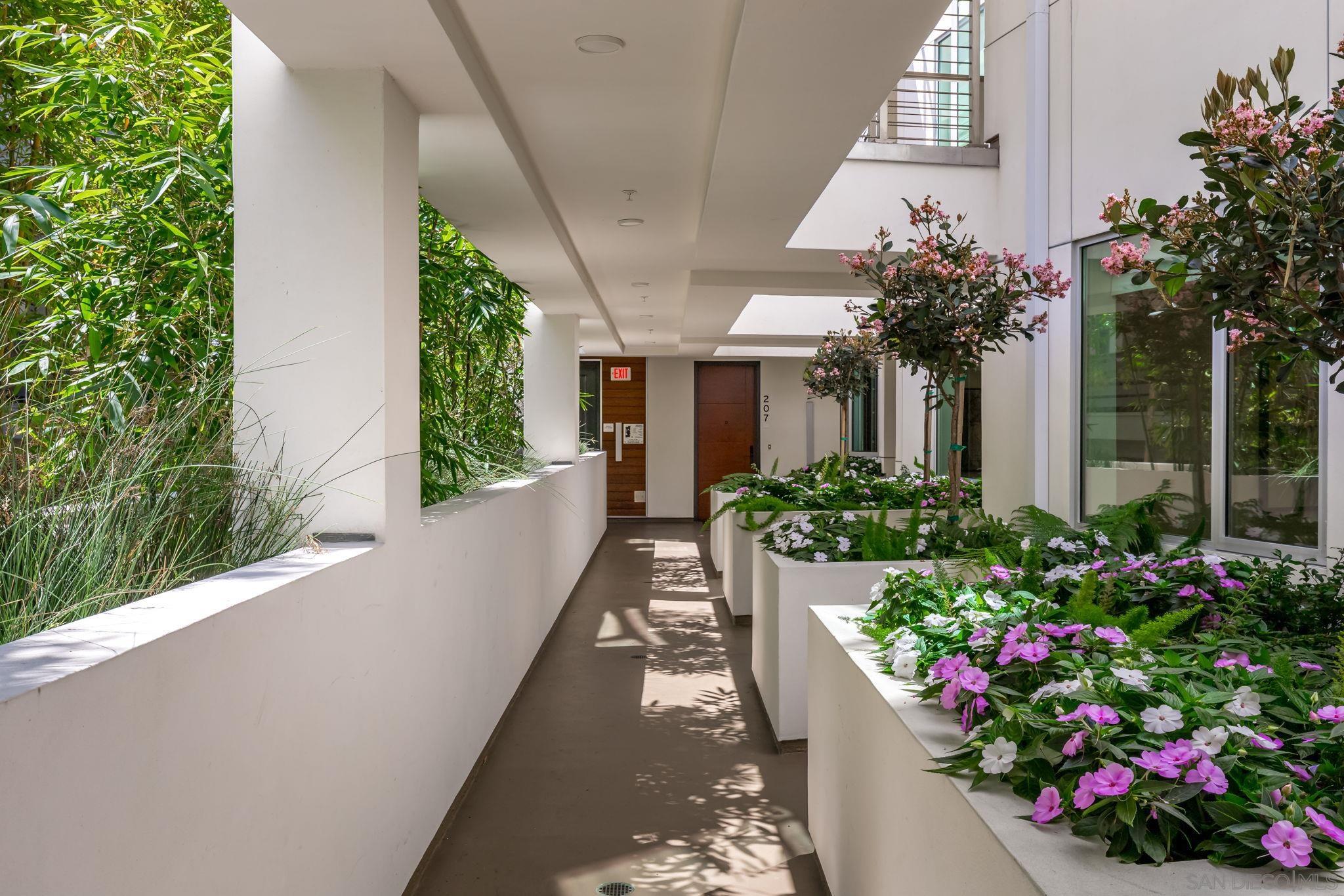 Detail Gallery Image 31 of 44 For 2501  State Street  #205,  Carlsbad,  CA 92008 - 2 Beds | 2/1 Baths