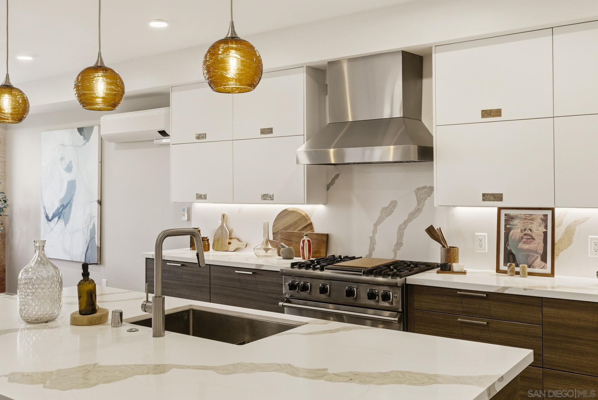 Detail Gallery Image 6 of 44 For 2501  State Street  #205,  Carlsbad,  CA 92008 - 2 Beds | 2/1 Baths