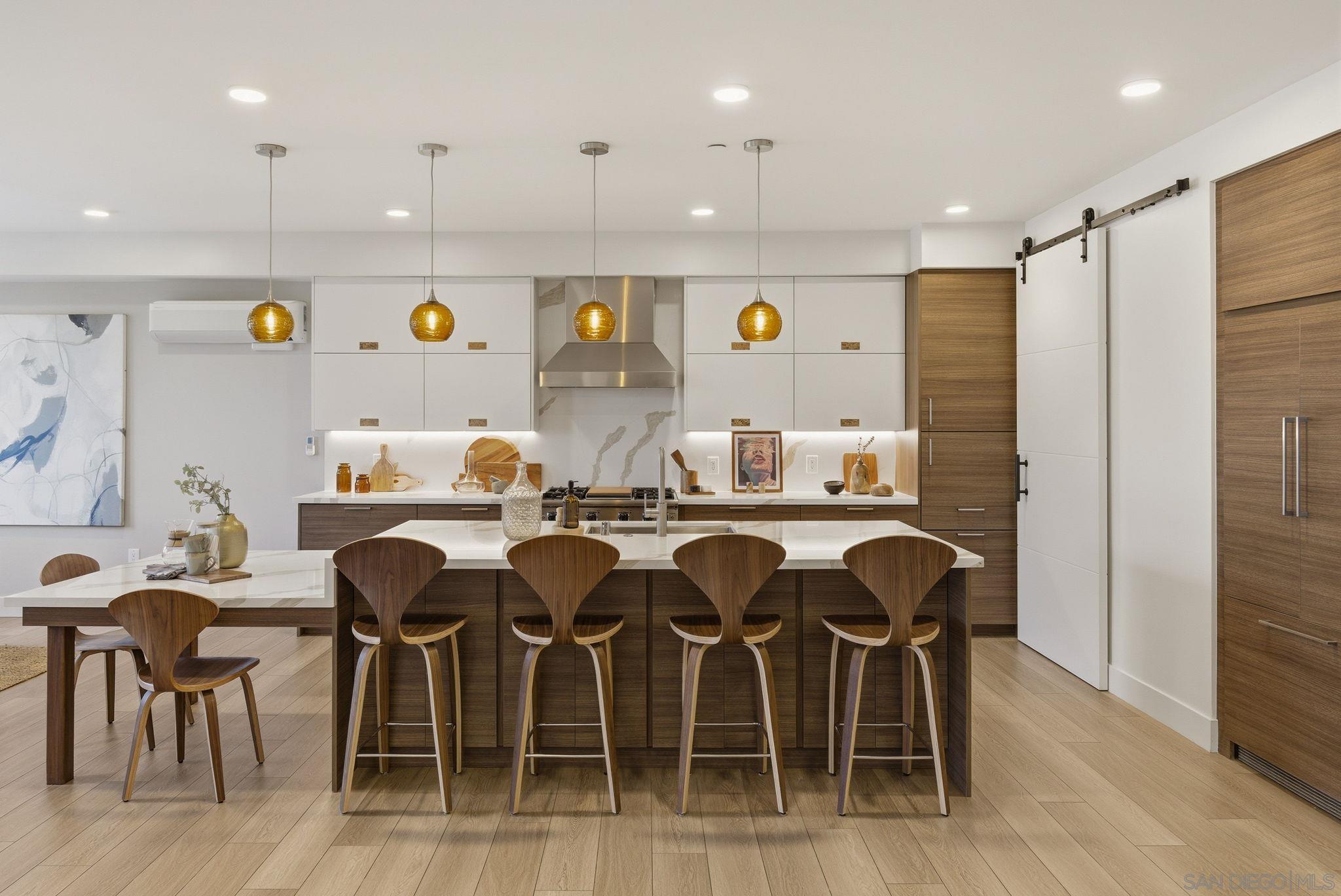 Detail Gallery Image 7 of 44 For 2501  State Street  #205,  Carlsbad,  CA 92008 - 2 Beds | 2/1 Baths