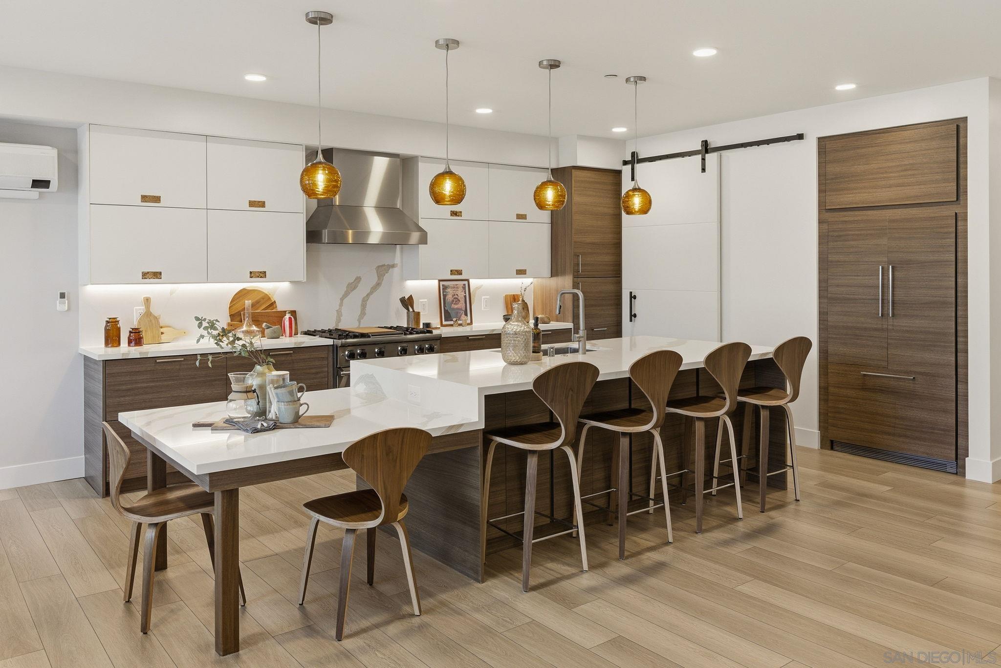 Detail Gallery Image 8 of 44 For 2501  State Street  #205,  Carlsbad,  CA 92008 - 2 Beds | 2/1 Baths