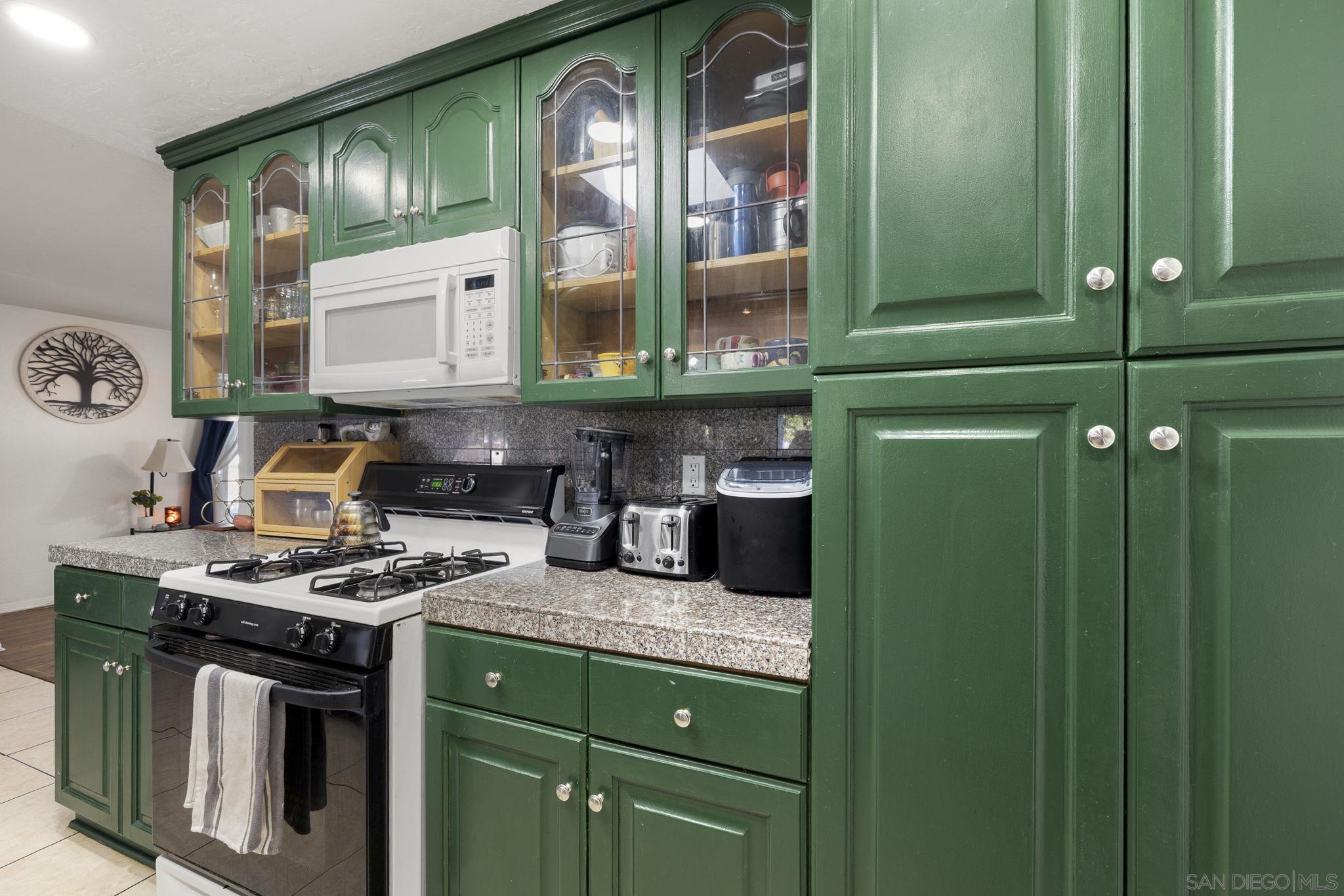 Detail Gallery Image 24 of 43 For 985  Fern Ave, Imperial Beach,  CA 91932 - 4 Beds | 2 Baths