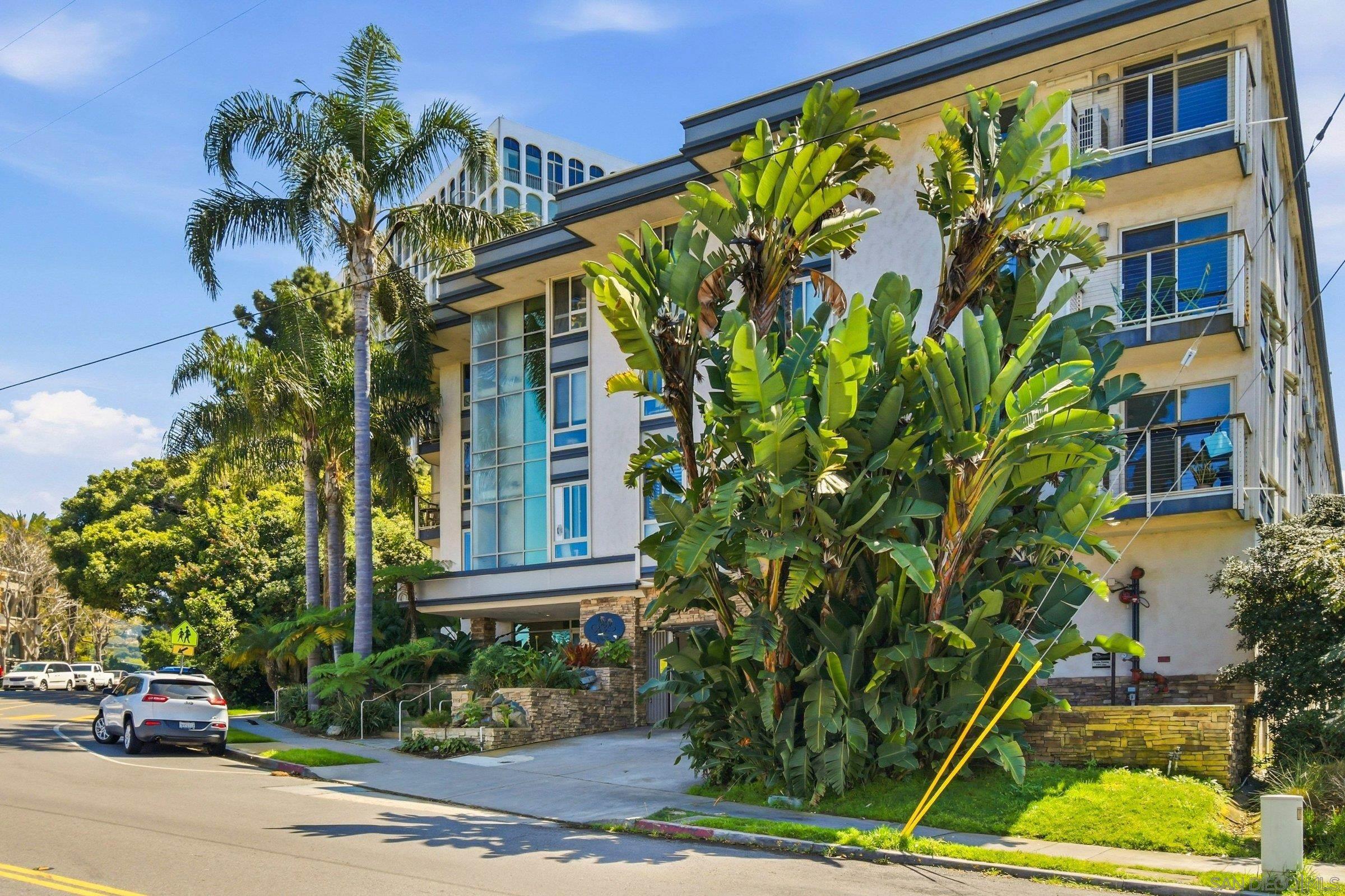 Detail Gallery Image 2 of 27 For 935  Genter  #305,  La Jolla,  CA 92037 - 2 Beds | 2 Baths