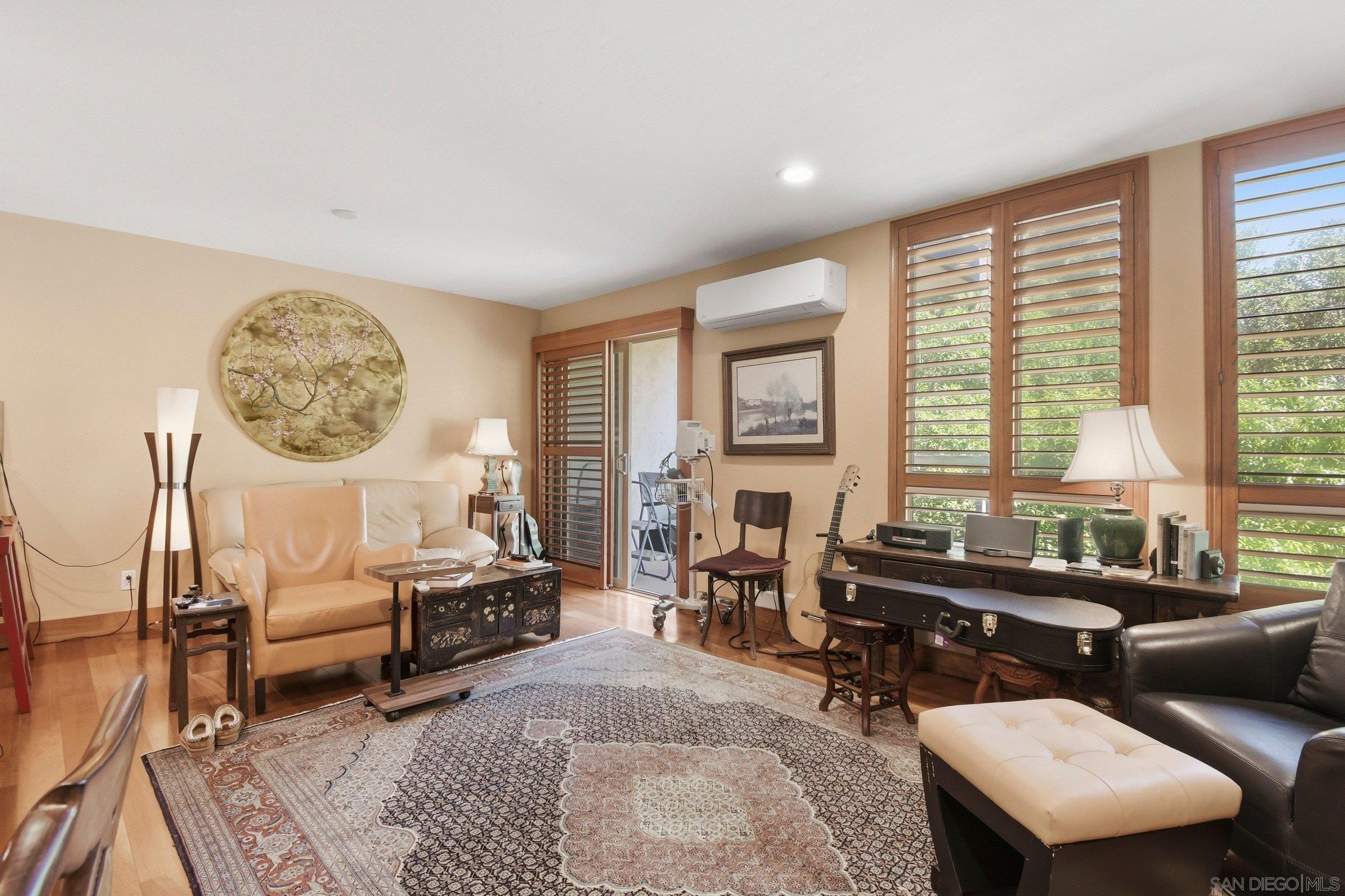 Detail Gallery Image 11 of 27 For 935  Genter  #305,  La Jolla,  CA 92037 - 2 Beds | 2 Baths