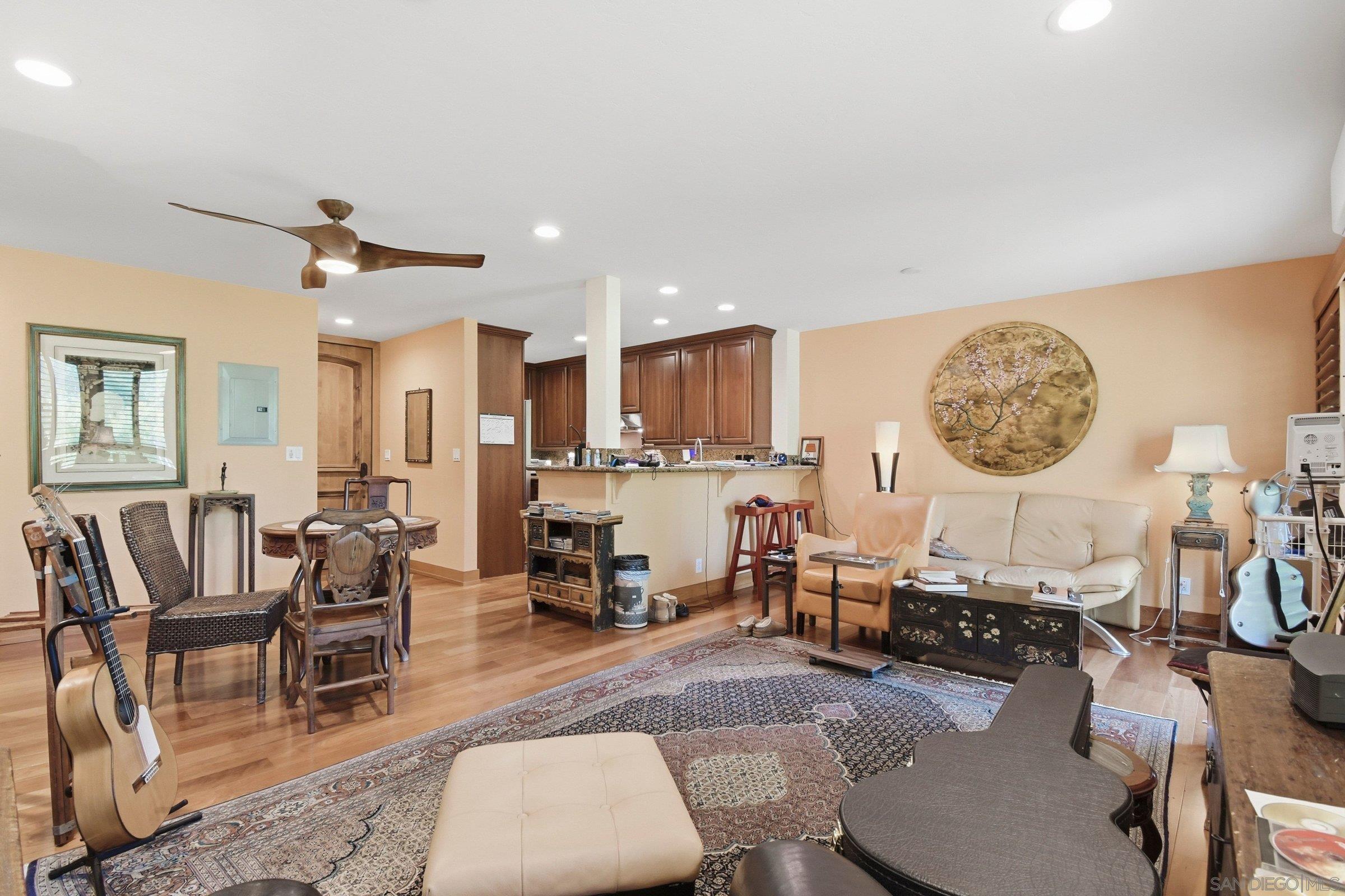 Detail Gallery Image 12 of 27 For 935  Genter  #305,  La Jolla,  CA 92037 - 2 Beds | 2 Baths