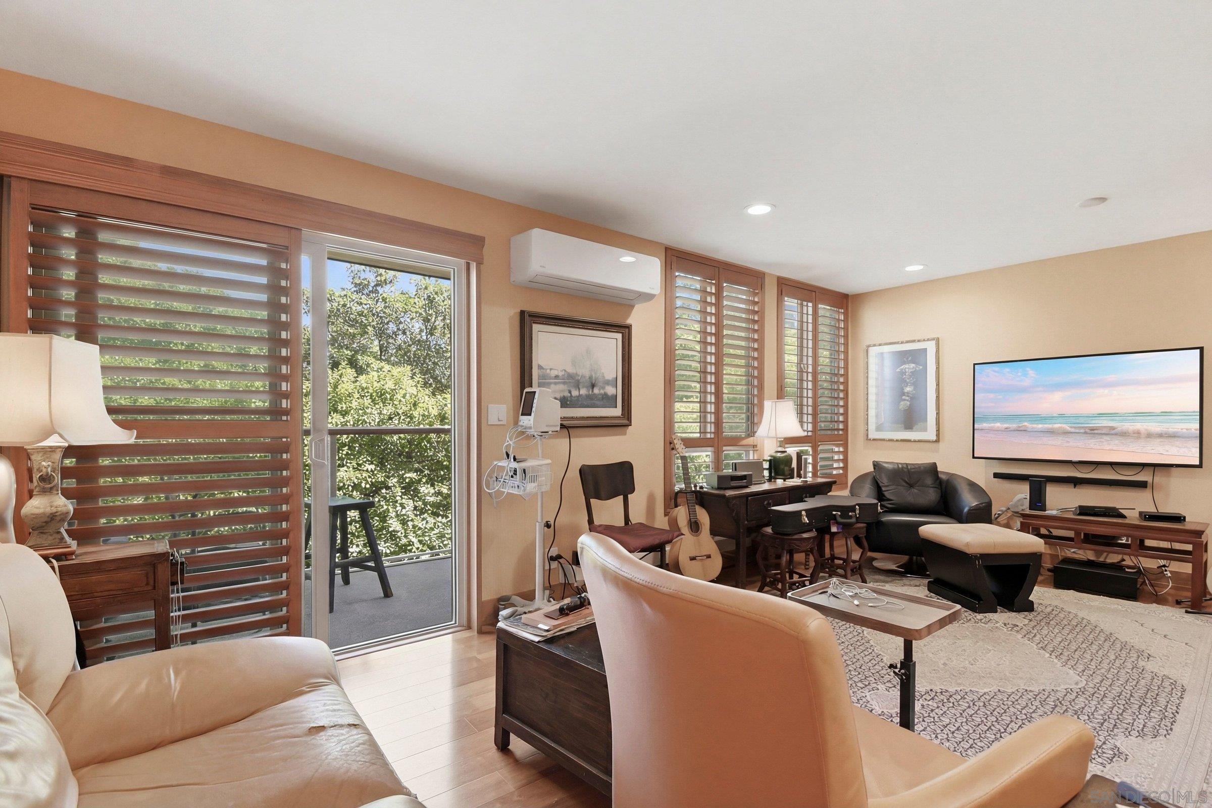 Detail Gallery Image 14 of 27 For 935  Genter  #305,  La Jolla,  CA 92037 - 2 Beds | 2 Baths