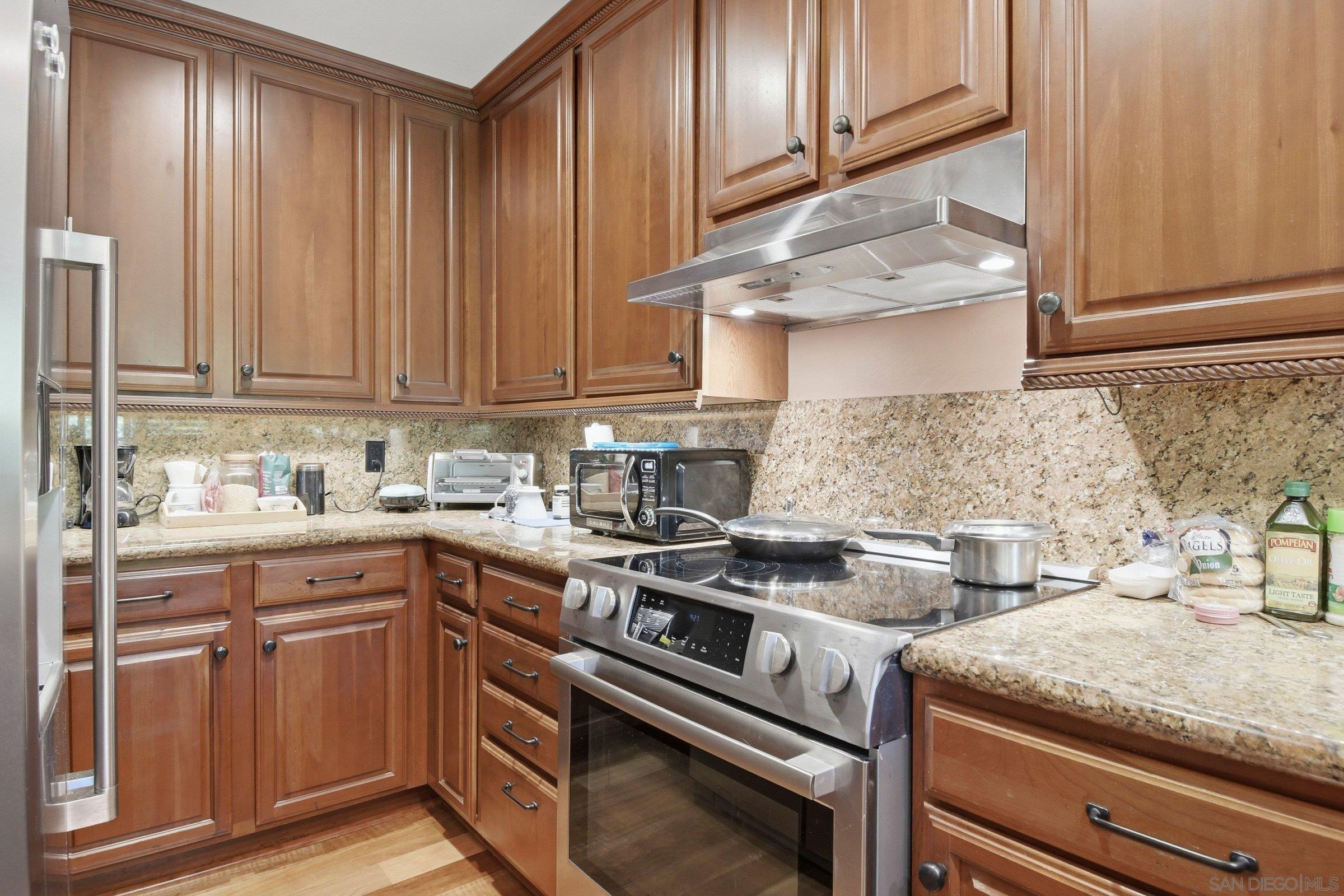 Detail Gallery Image 15 of 27 For 935  Genter  #305,  La Jolla,  CA 92037 - 2 Beds | 2 Baths