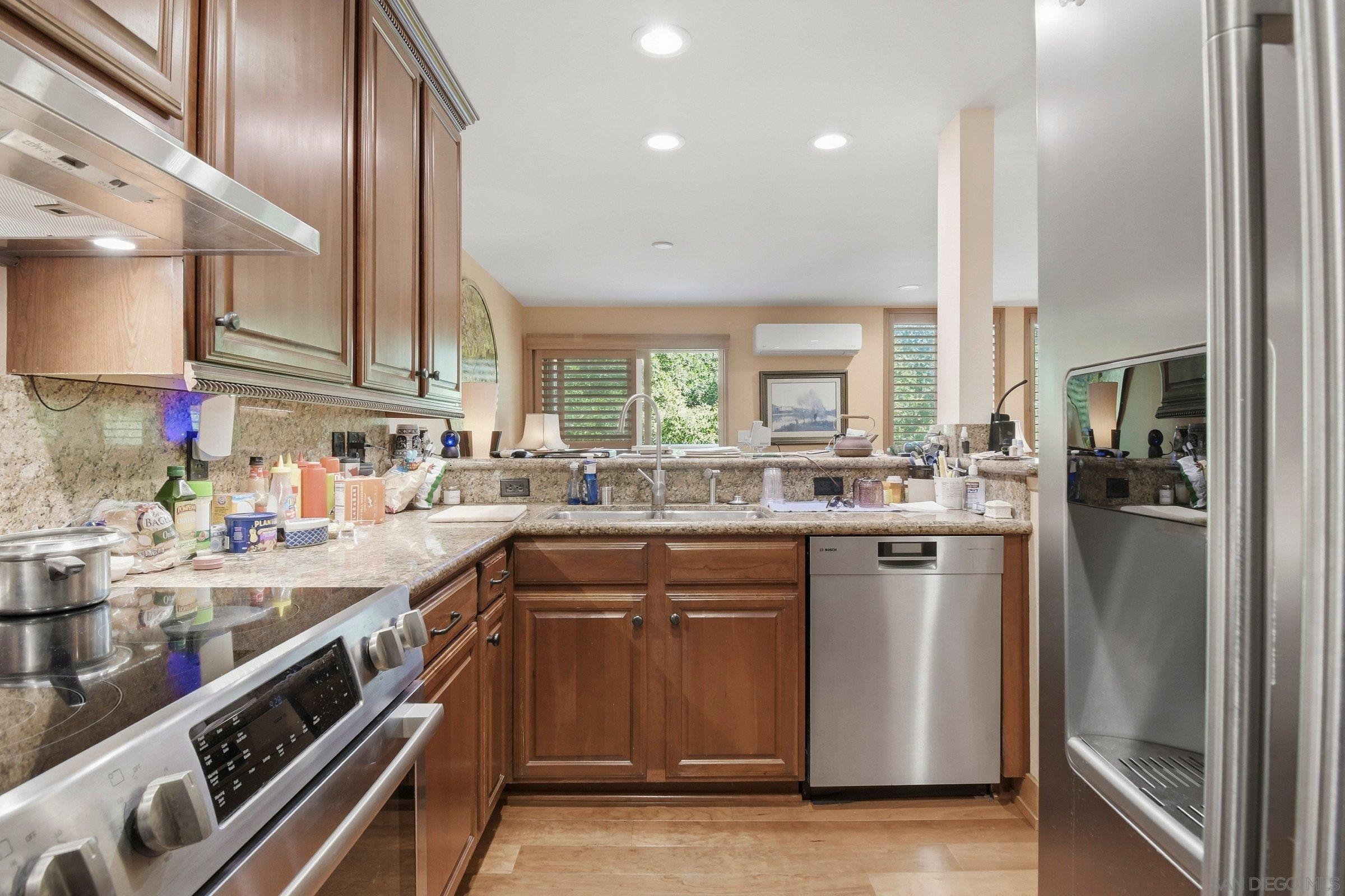 Detail Gallery Image 16 of 27 For 935  Genter  #305,  La Jolla,  CA 92037 - 2 Beds | 2 Baths