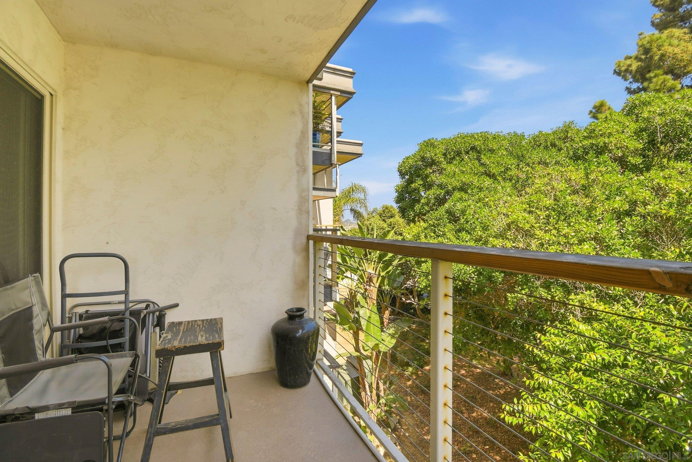 Detail Gallery Image 19 of 27 For 935  Genter  #305,  La Jolla,  CA 92037 - 2 Beds | 2 Baths