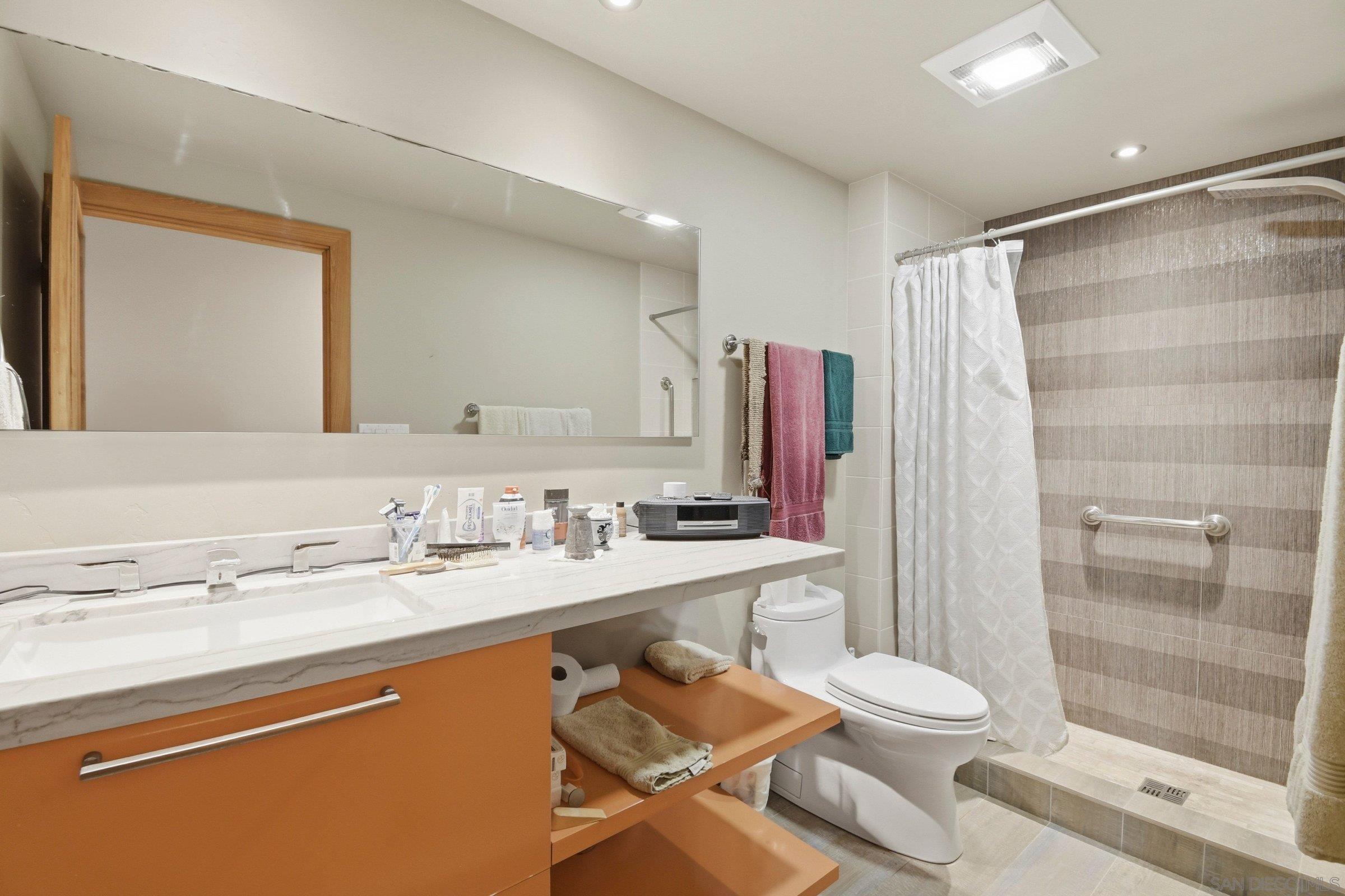 Detail Gallery Image 20 of 27 For 935  Genter  #305,  La Jolla,  CA 92037 - 2 Beds | 2 Baths