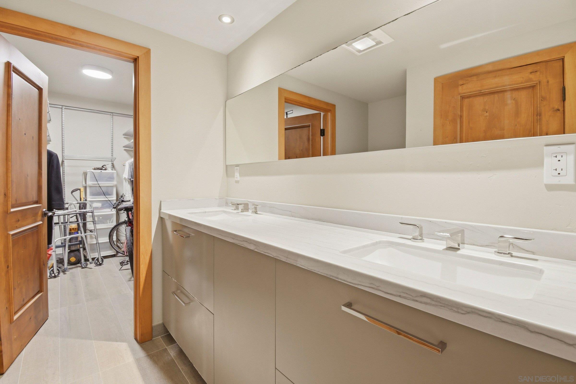 Detail Gallery Image 25 of 27 For 935  Genter  #305,  La Jolla,  CA 92037 - 2 Beds | 2 Baths