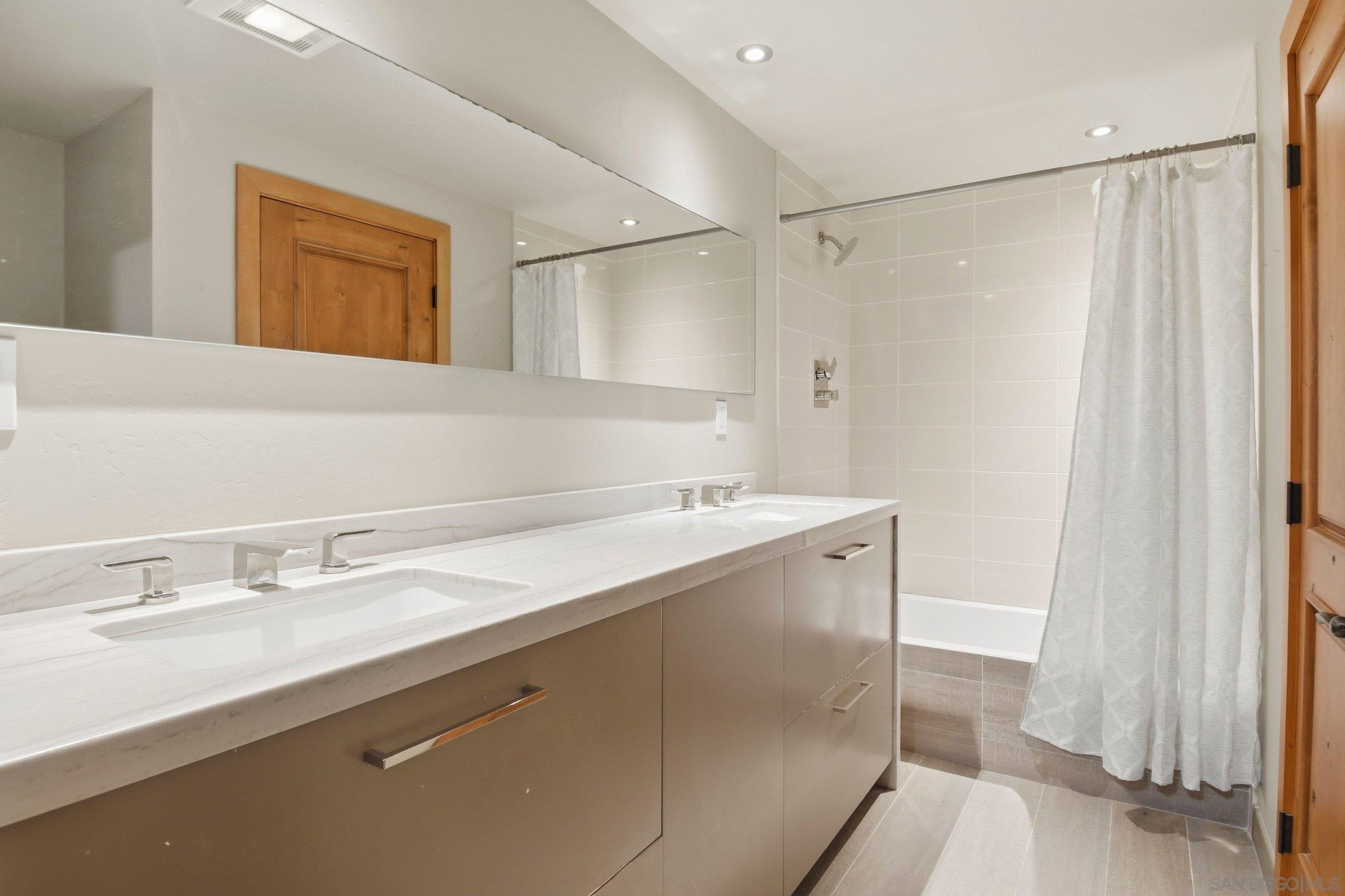 Detail Gallery Image 26 of 27 For 935  Genter  #305,  La Jolla,  CA 92037 - 2 Beds | 2 Baths