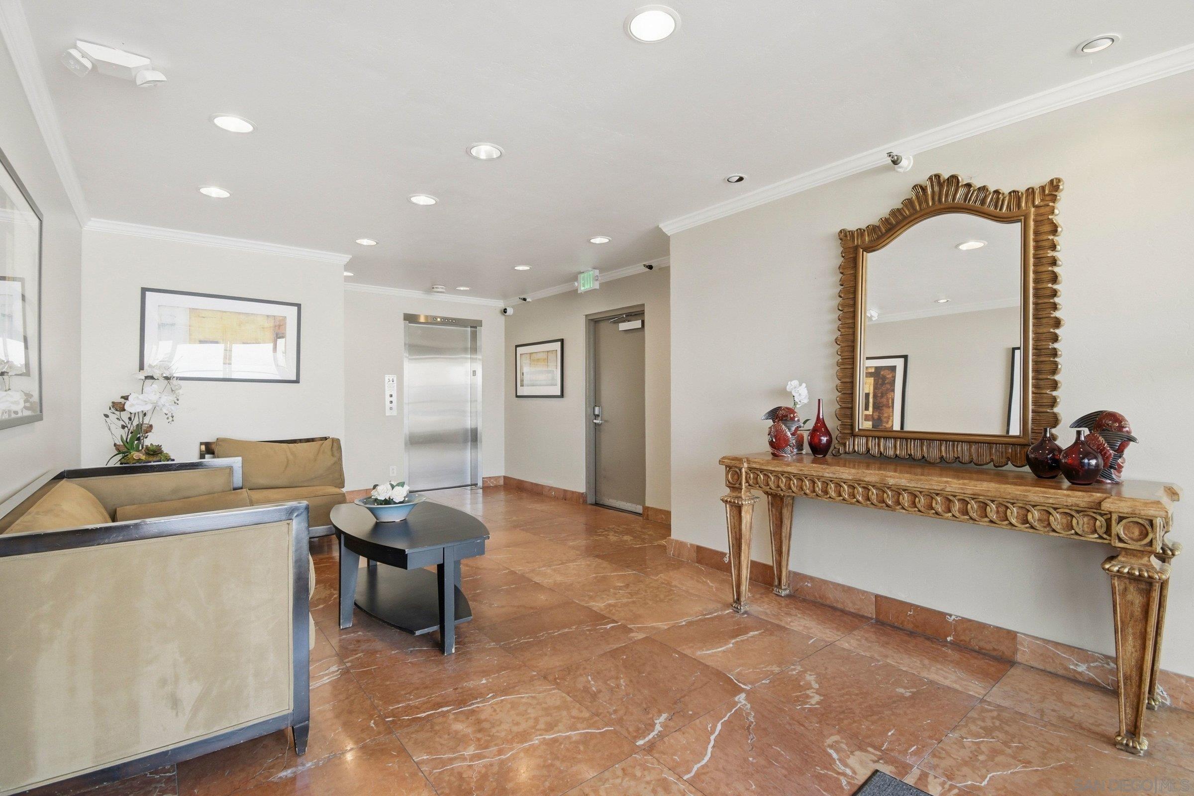 Detail Gallery Image 6 of 27 For 935  Genter  #305,  La Jolla,  CA 92037 - 2 Beds | 2 Baths