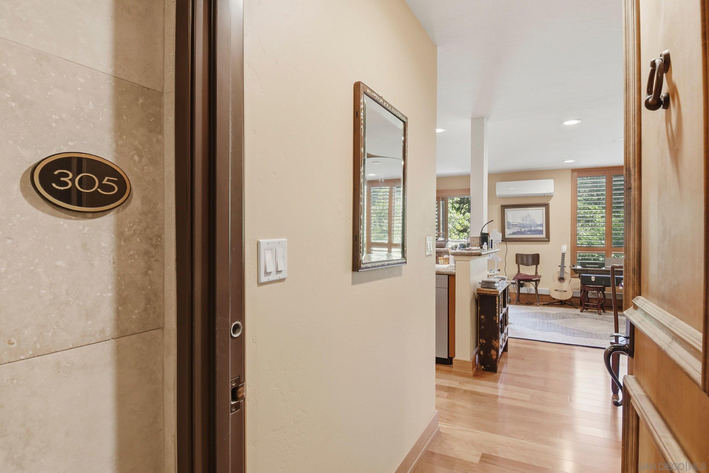 Detail Gallery Image 7 of 27 For 935  Genter  #305,  La Jolla,  CA 92037 - 2 Beds | 2 Baths