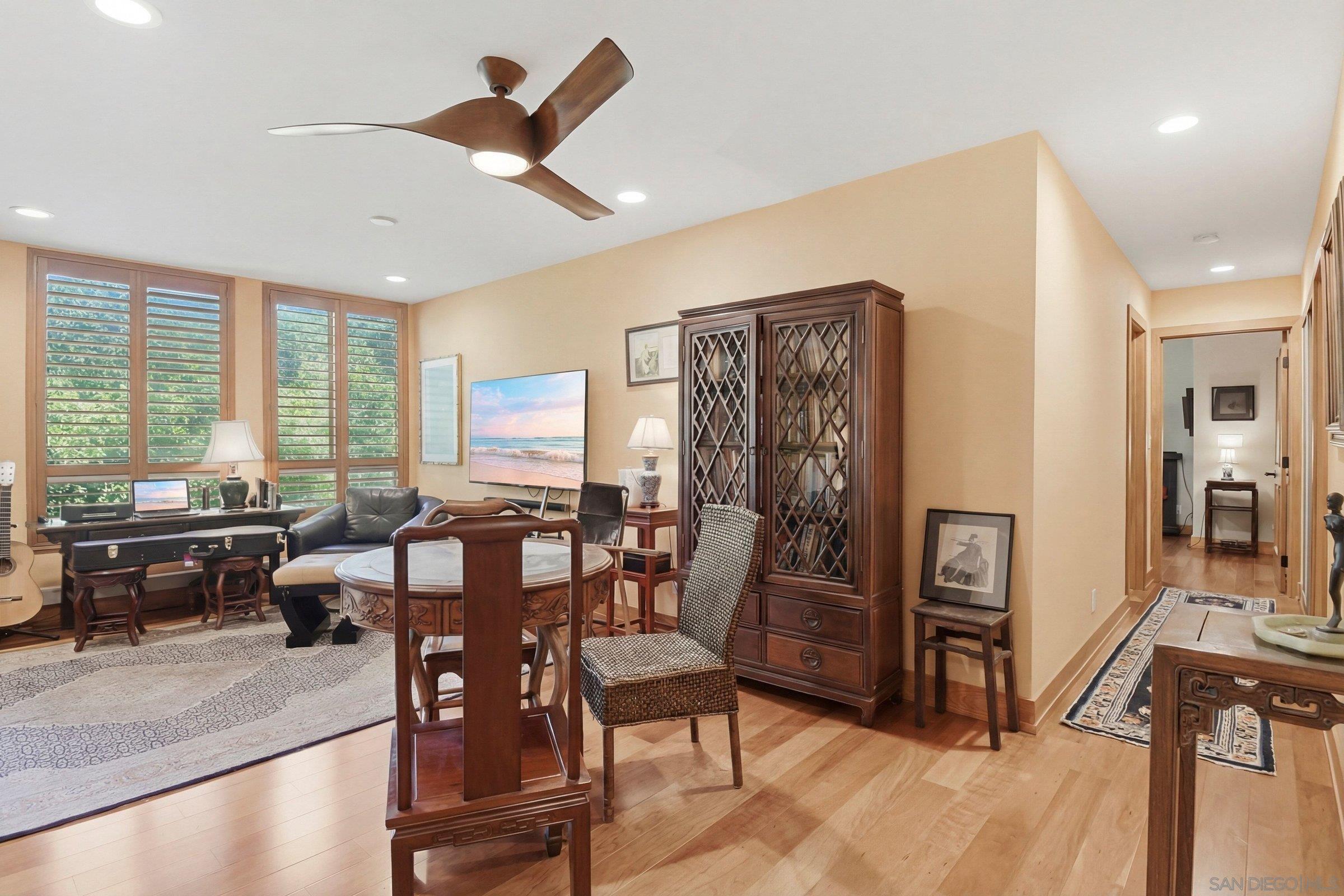 Detail Gallery Image 8 of 27 For 935  Genter  #305,  La Jolla,  CA 92037 - 2 Beds | 2 Baths