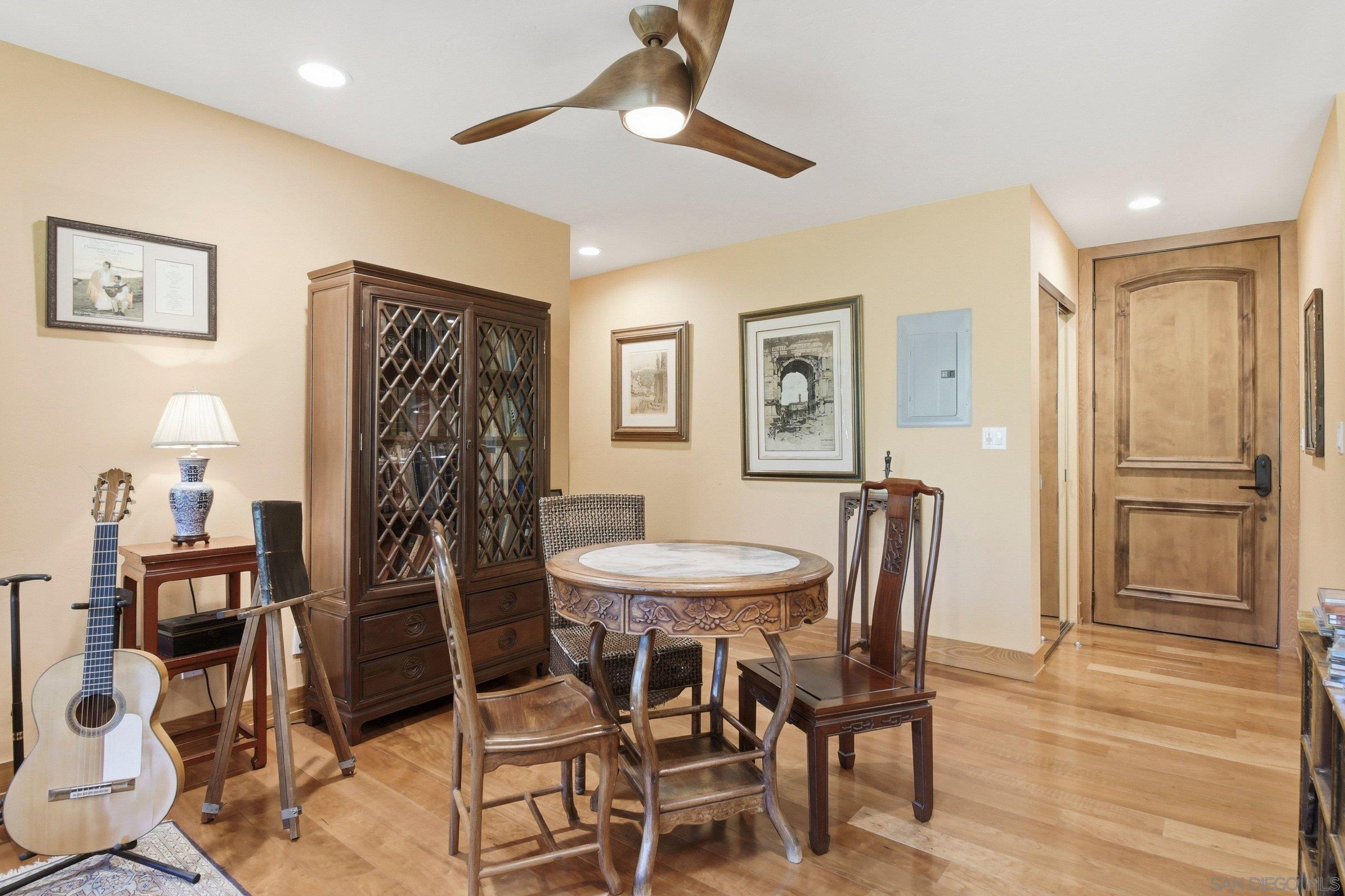 Detail Gallery Image 10 of 27 For 935  Genter  #305,  La Jolla,  CA 92037 - 2 Beds | 2 Baths