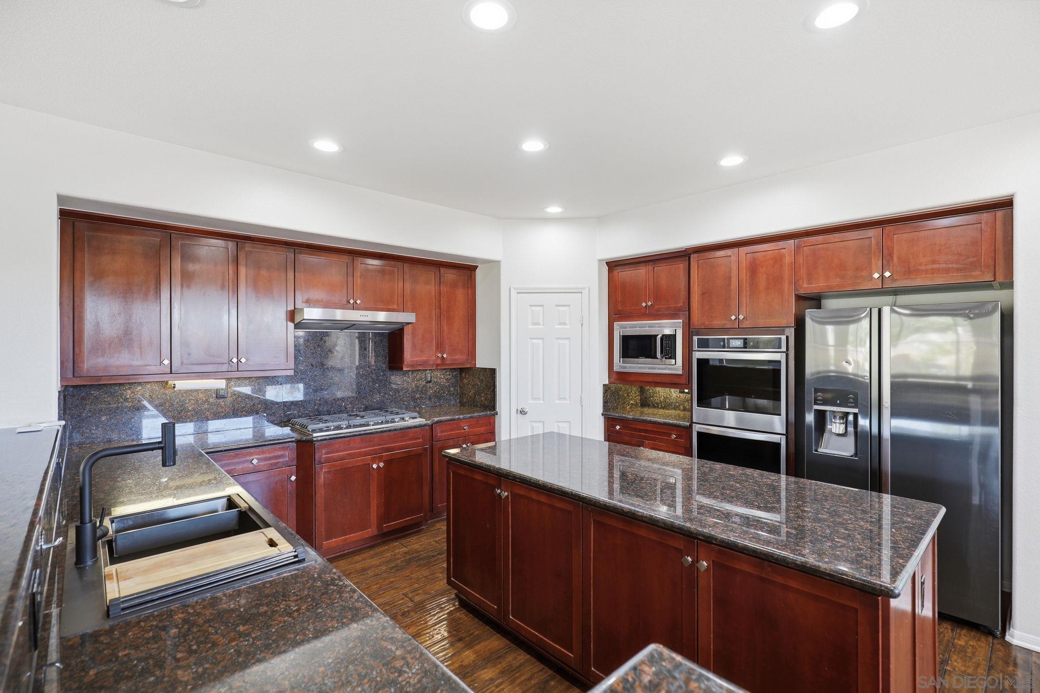 Detail Gallery Image 12 of 40 For 2661  Shadowbrook, San Marcos,  CA 92078 - 6 Beds | 4/1 Baths