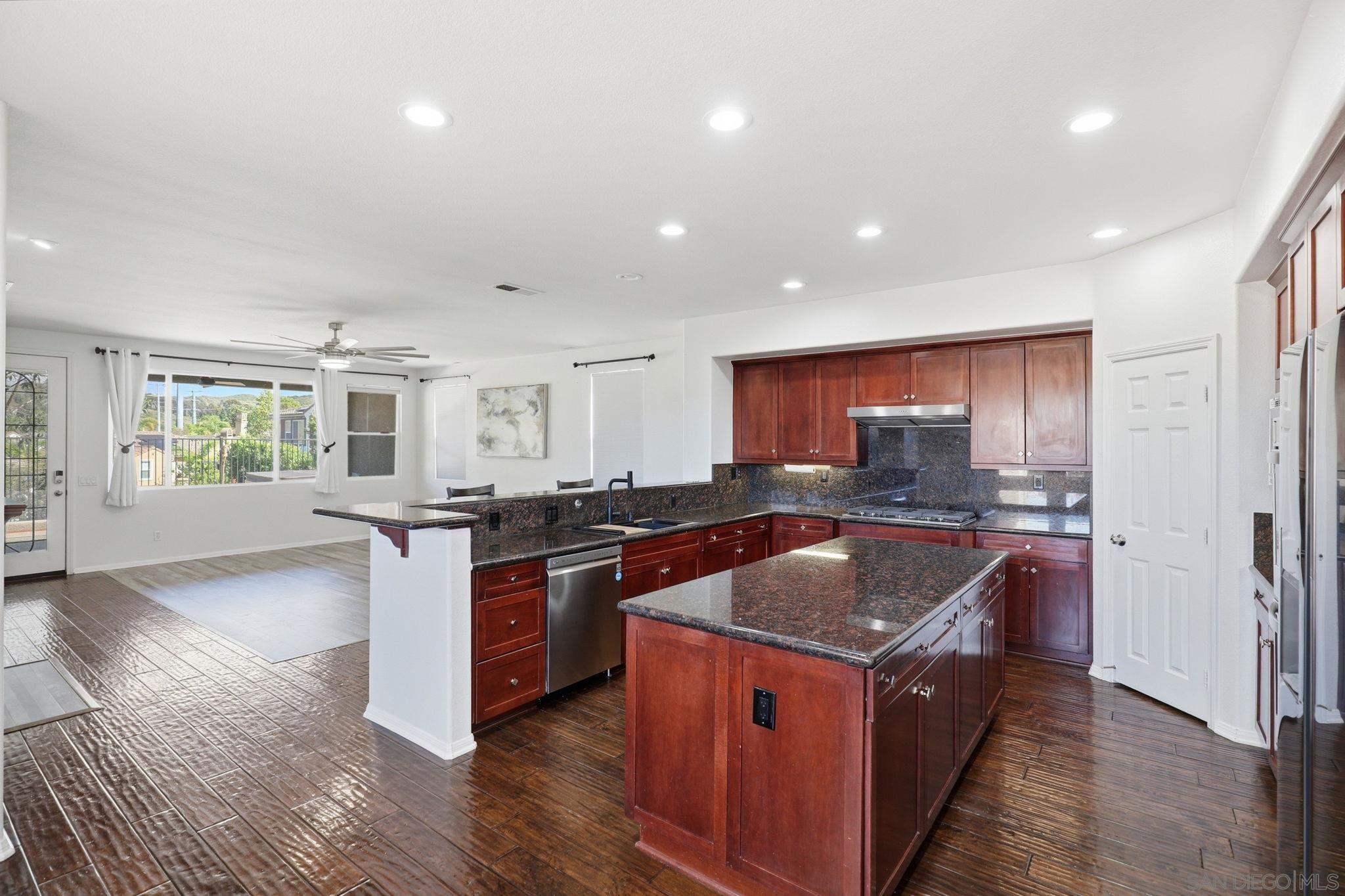 Detail Gallery Image 13 of 40 For 2661  Shadowbrook, San Marcos,  CA 92078 - 6 Beds | 4/1 Baths