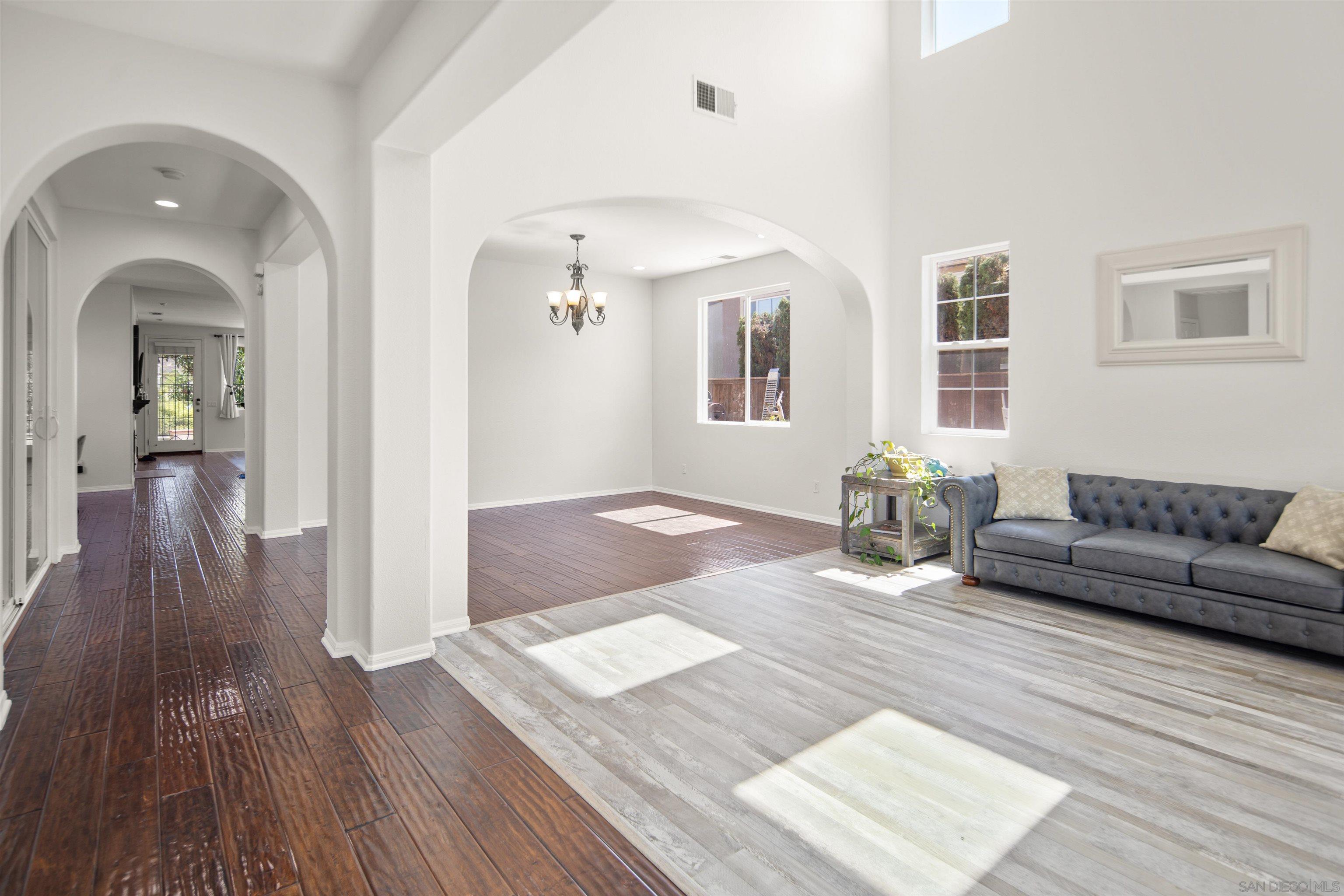 Detail Gallery Image 3 of 40 For 2661  Shadowbrook, San Marcos,  CA 92078 - 6 Beds | 4/1 Baths