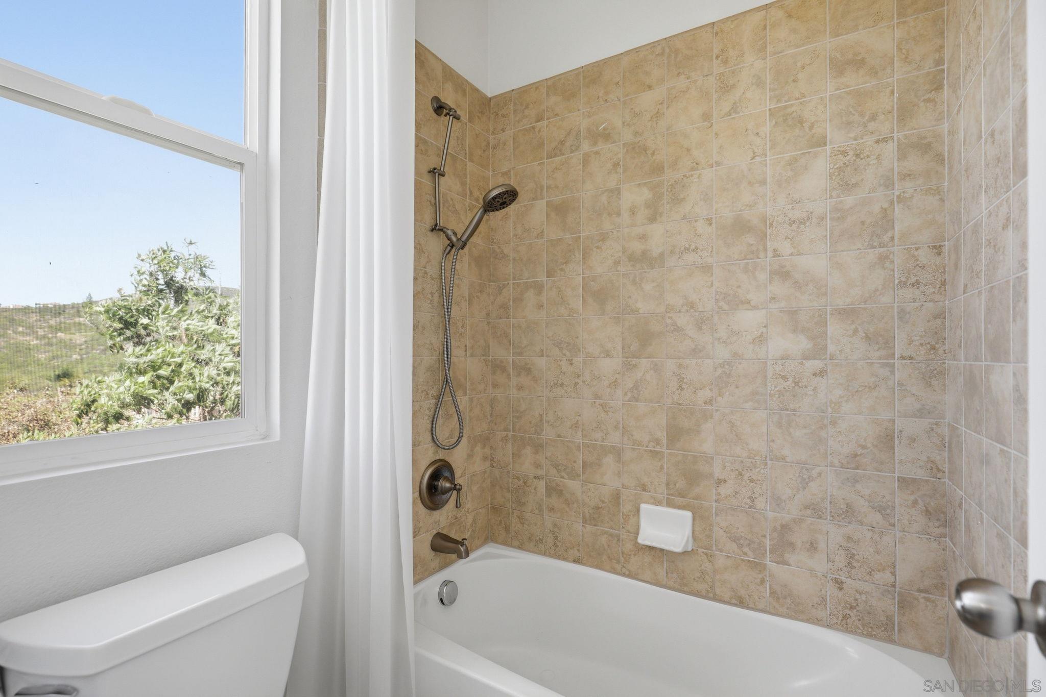Detail Gallery Image 21 of 40 For 2661  Shadowbrook, San Marcos,  CA 92078 - 6 Beds | 4/1 Baths