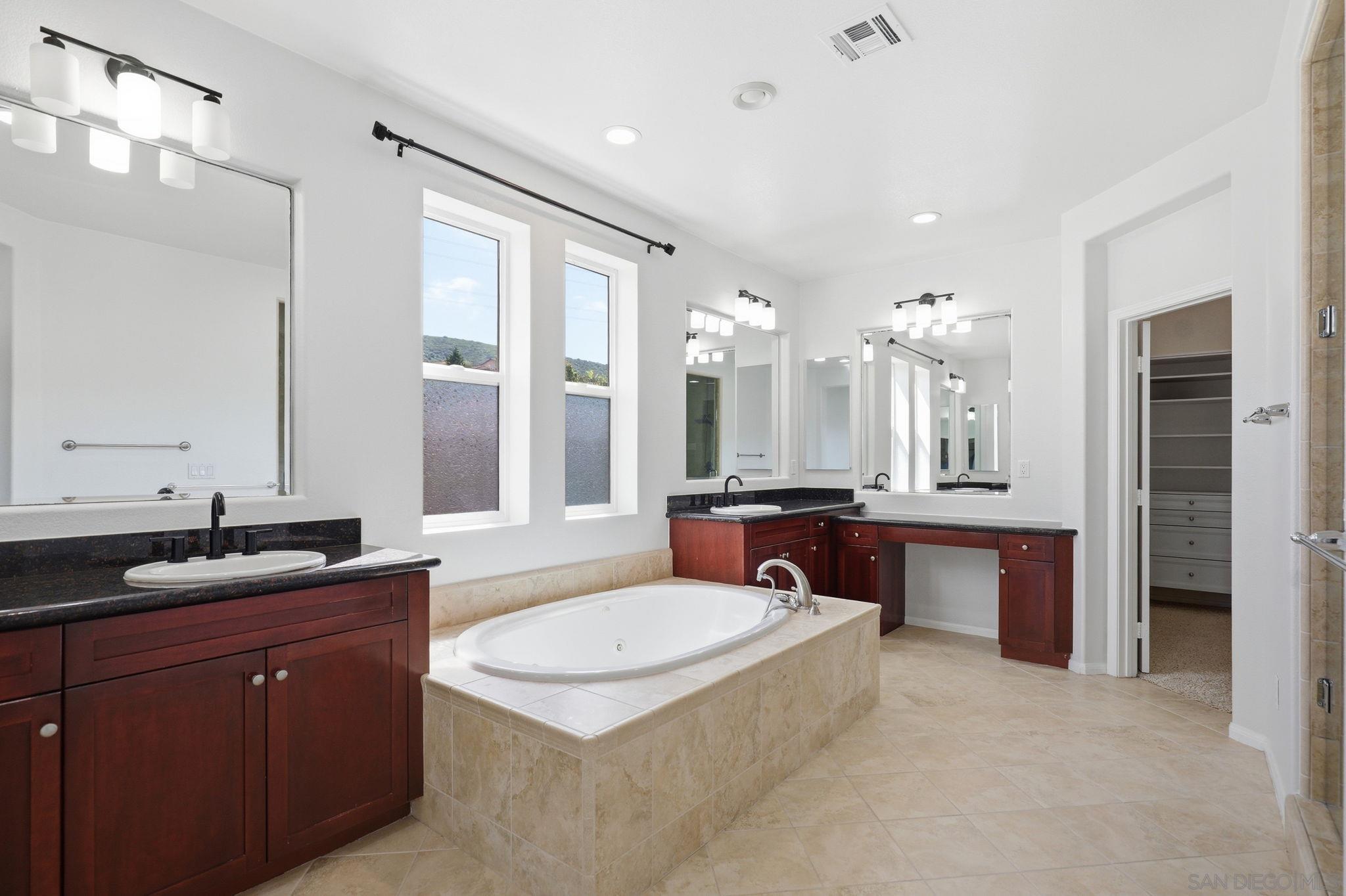 Detail Gallery Image 10 of 40 For 2661  Shadowbrook, San Marcos,  CA 92078 - 6 Beds | 4/1 Baths