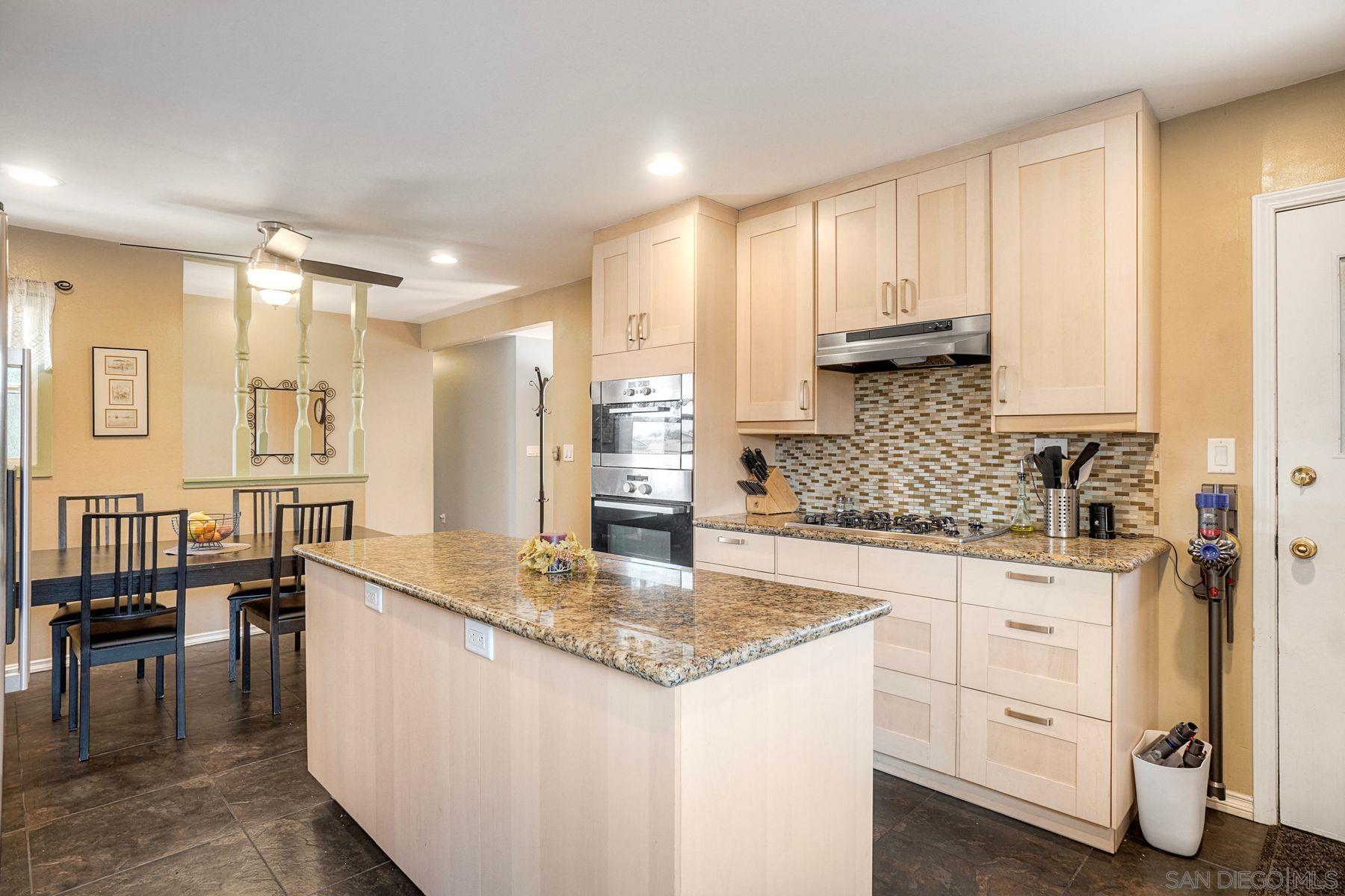 Detail Gallery Image 12 of 34 For 8884  Haveteur, San Diego,  CA 92123 - 3 Beds | 2 Baths