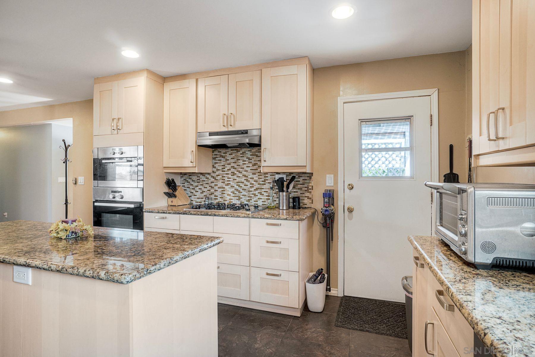 Detail Gallery Image 13 of 34 For 8884  Haveteur, San Diego,  CA 92123 - 3 Beds | 2 Baths