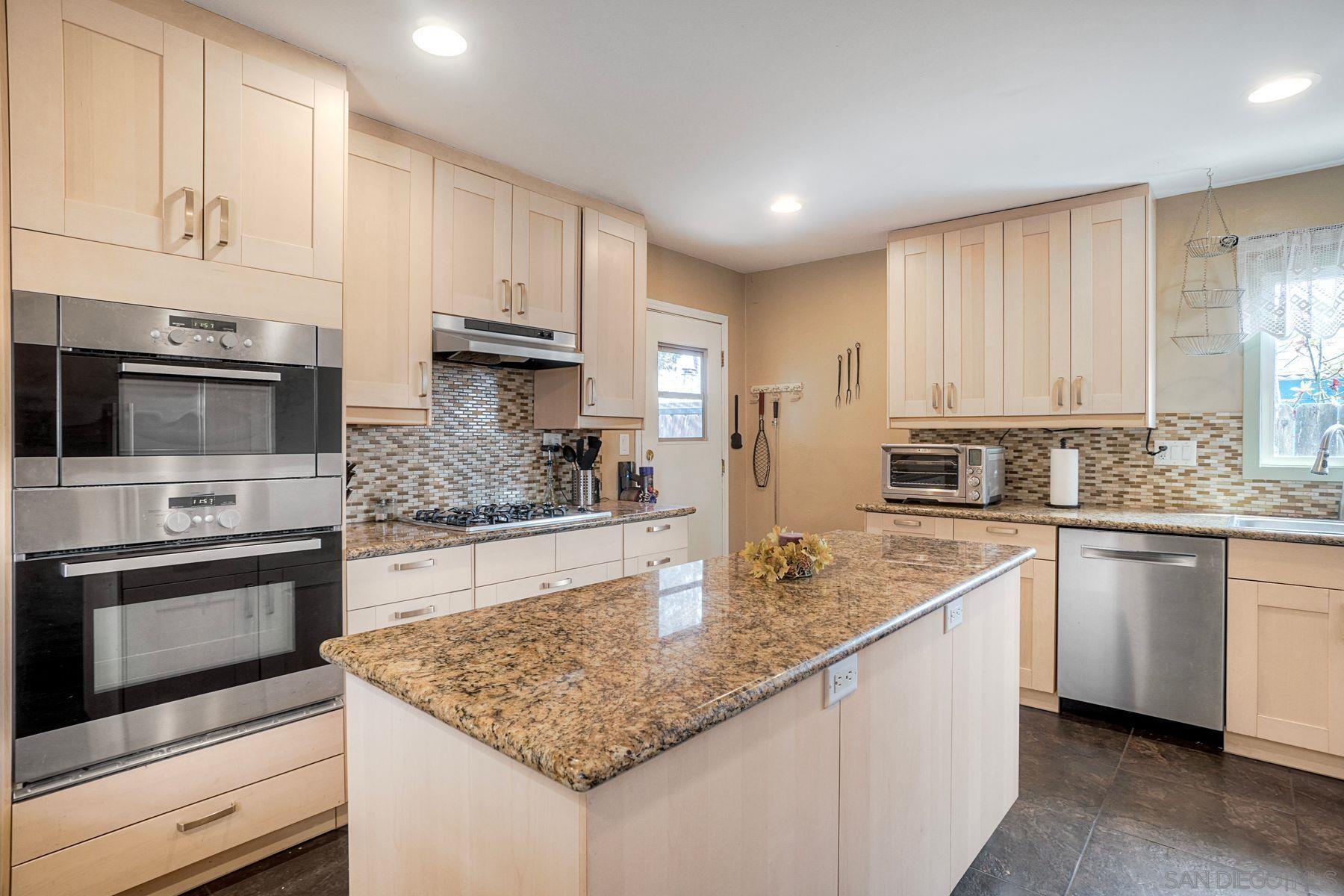 Detail Gallery Image 9 of 34 For 8884  Haveteur, San Diego,  CA 92123 - 3 Beds | 2 Baths