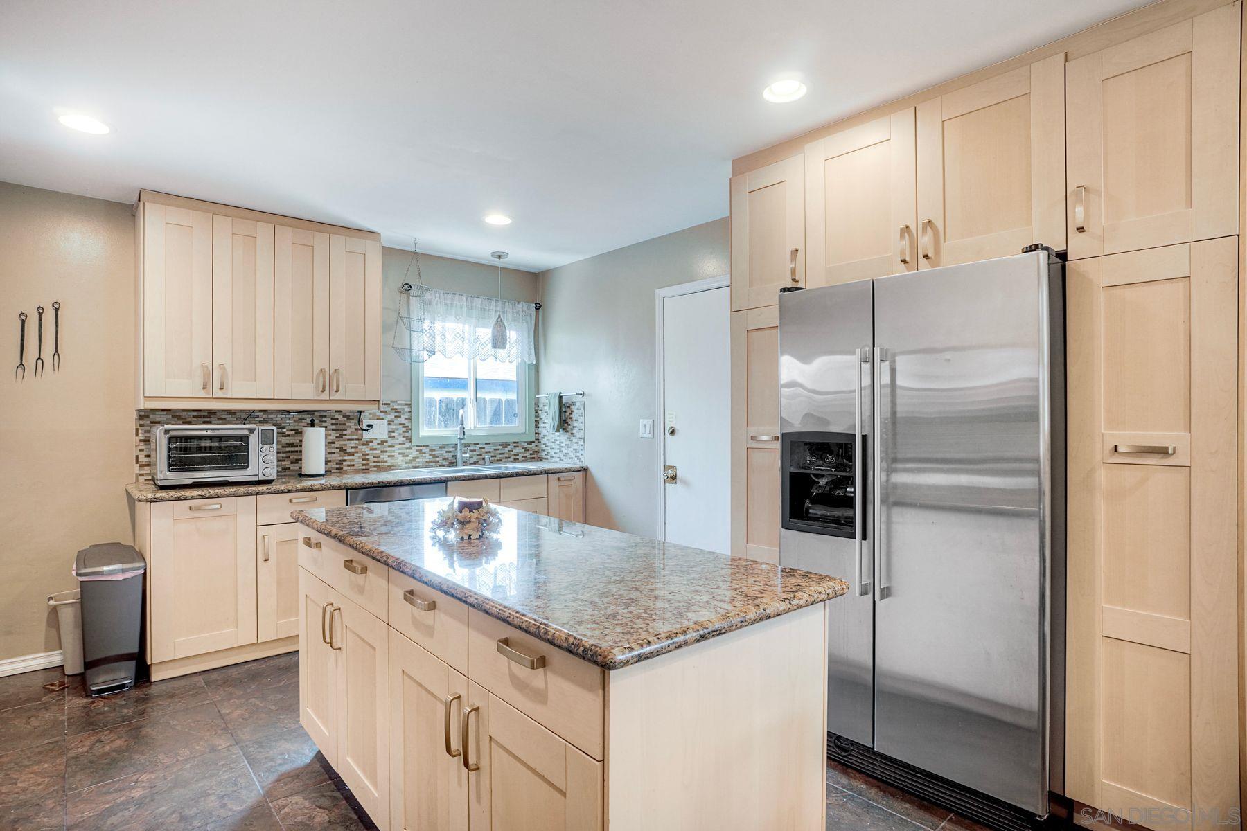 Detail Gallery Image 10 of 34 For 8884  Haveteur, San Diego,  CA 92123 - 3 Beds | 2 Baths